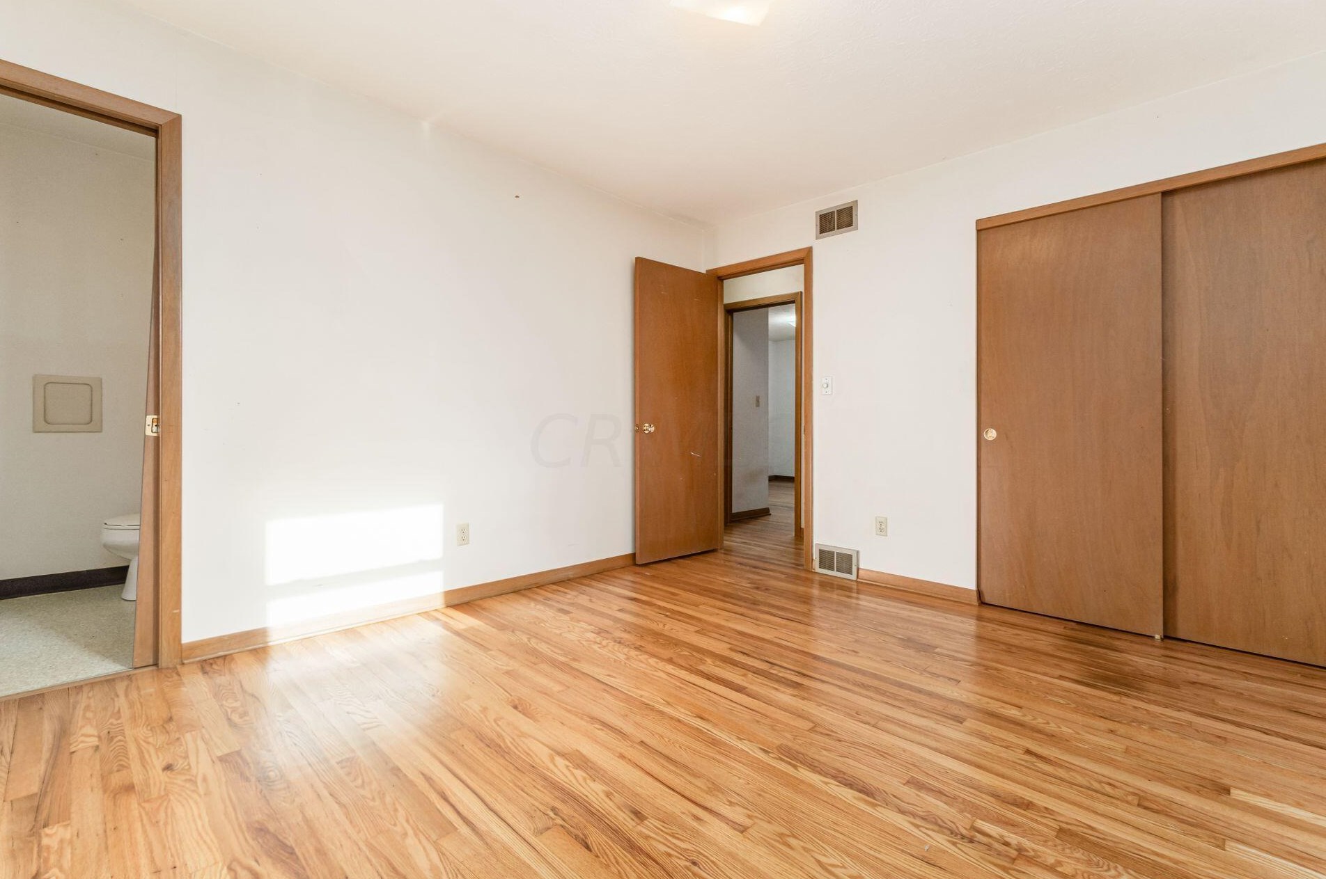 321 Briarwood Dr, Columbus OH 43213-2056 exterior