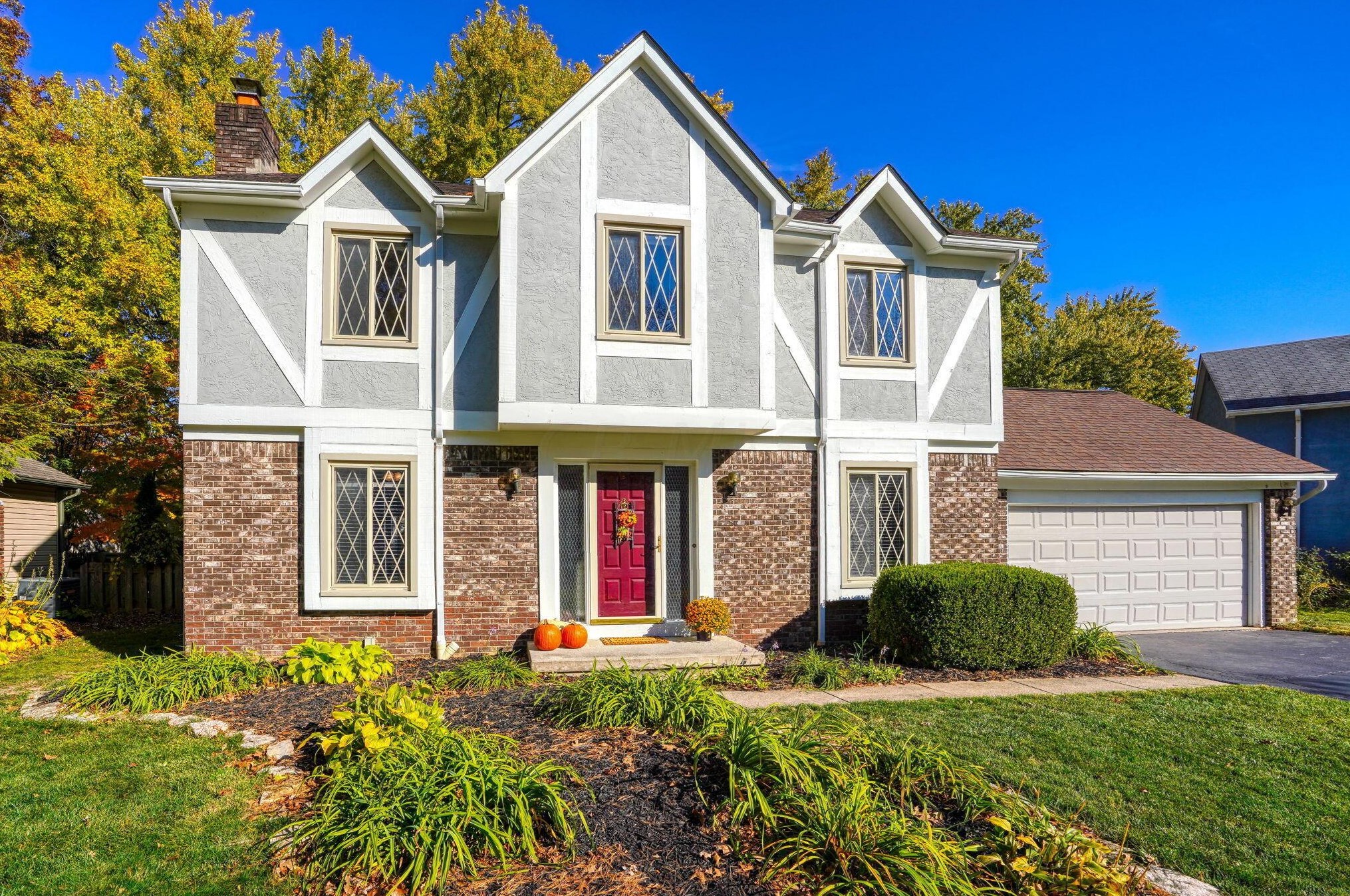 7439 Saunderlane Rd, Columbus, OH 43235-1956