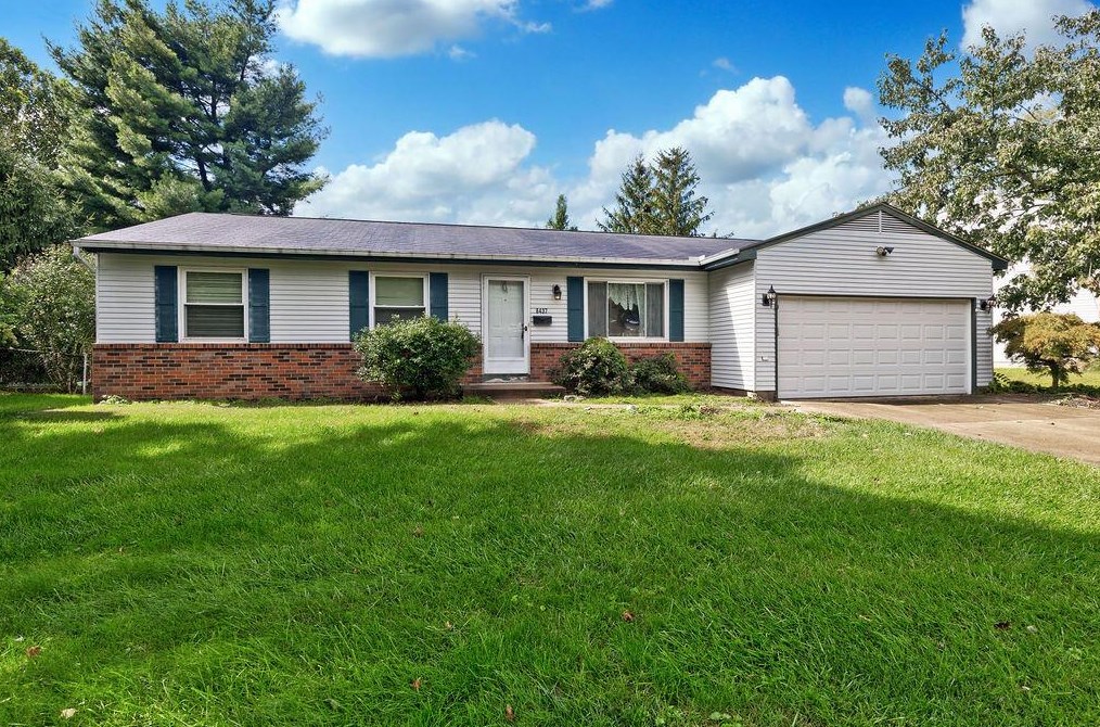 6437 Skywae Dr, Columbus, OH 43229-2065