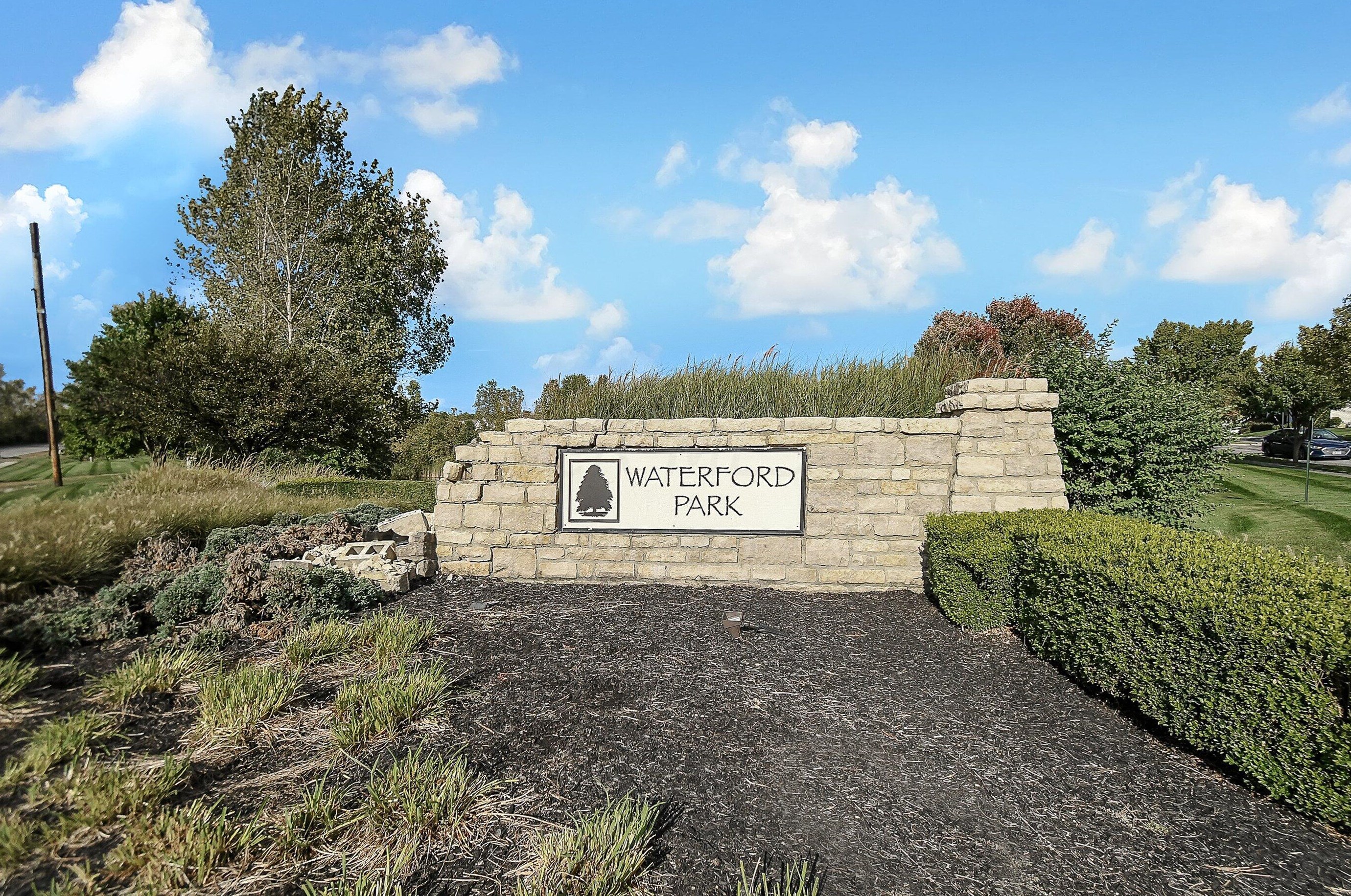 328 Lk Xing Ave, Columbus OH 43213-4424 exterior