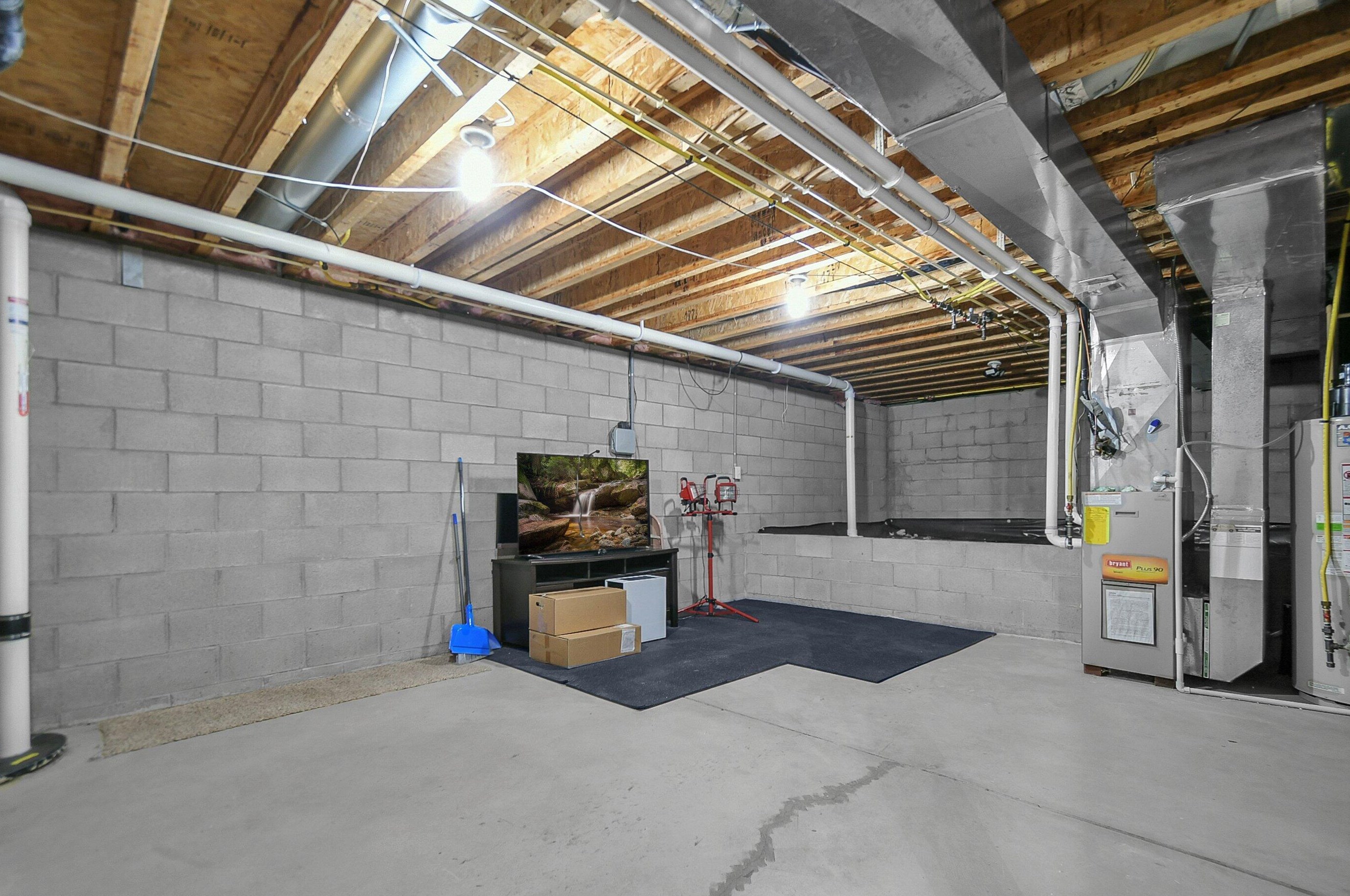 328 Lk Xing Ave, Columbus OH 43213-4424 exterior