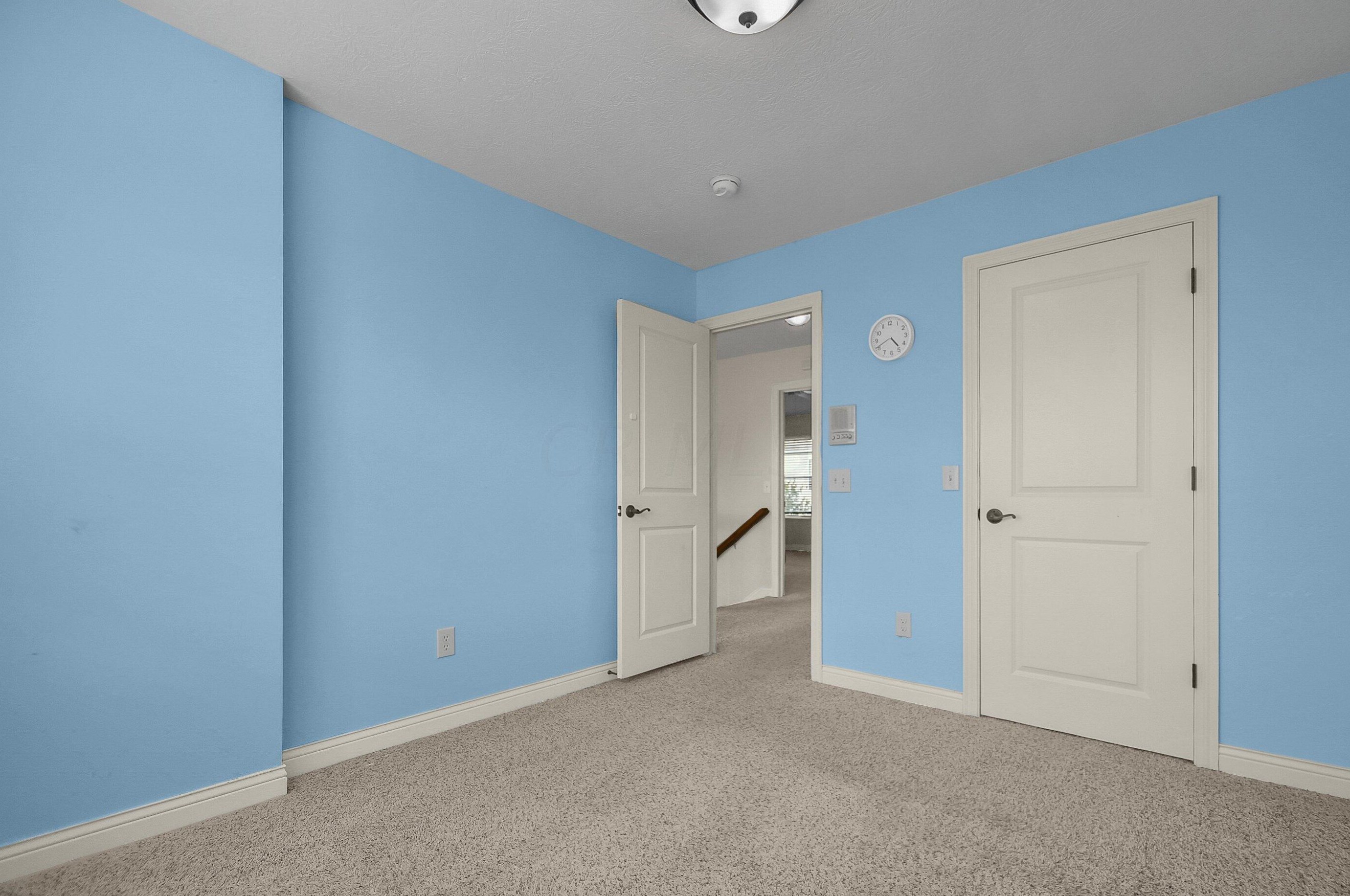 328 Lk Xing Ave, Columbus OH 43213-4424 exterior