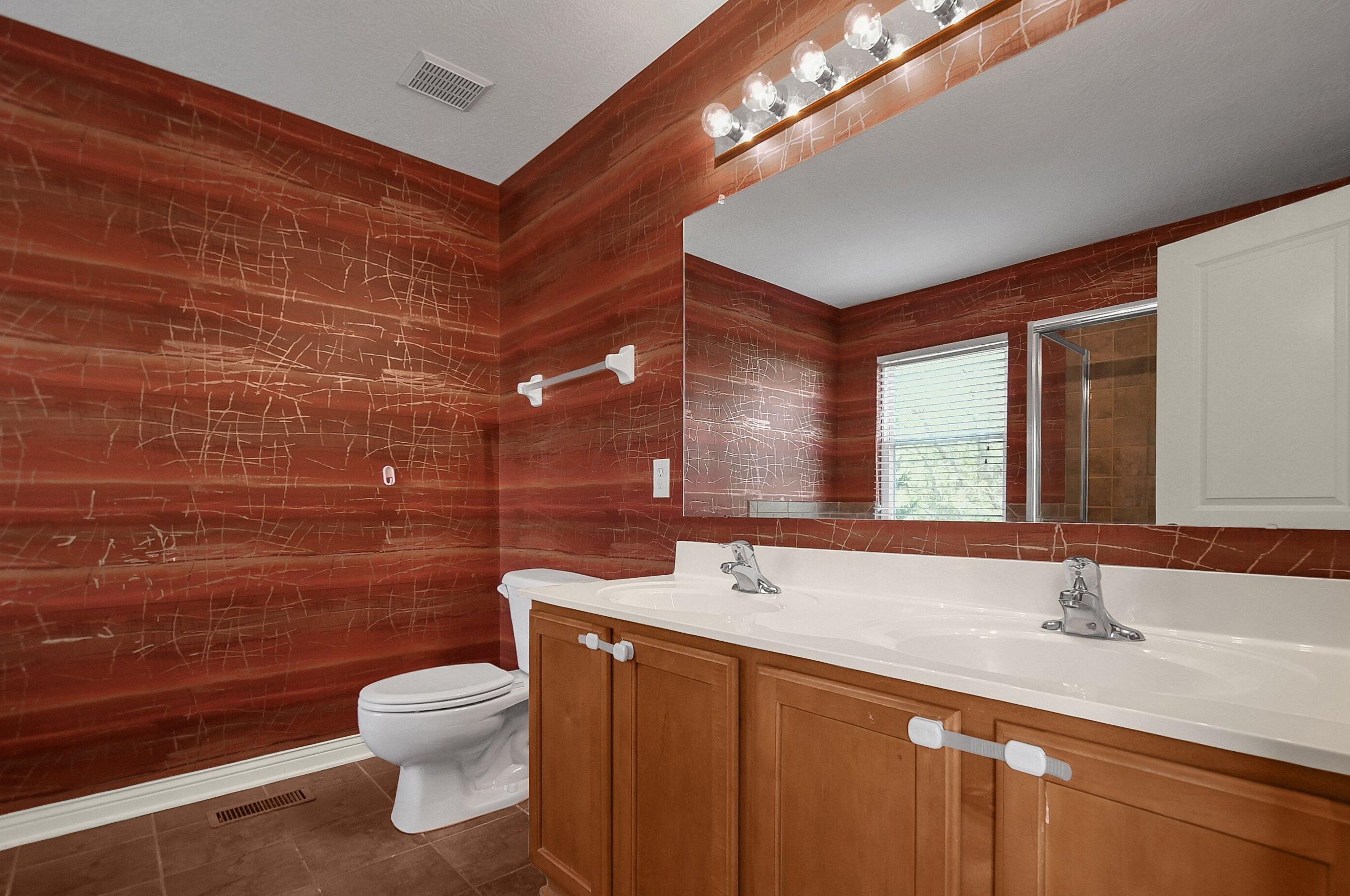 328 Lk Xing Ave, Columbus OH 43213-4424 exterior