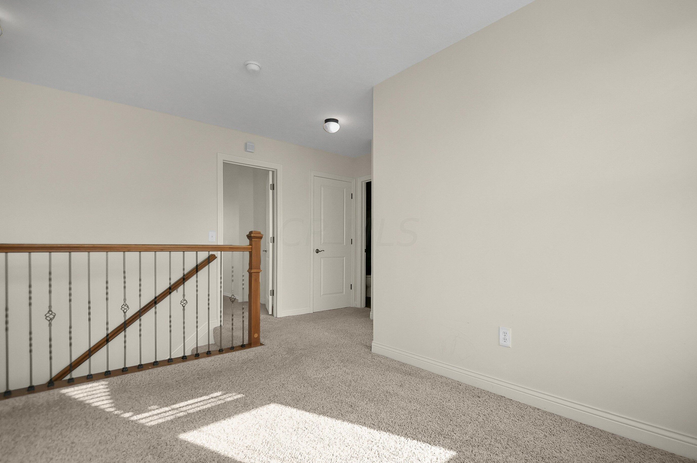 328 Lk Xing Ave, Columbus OH 43213-4424 exterior