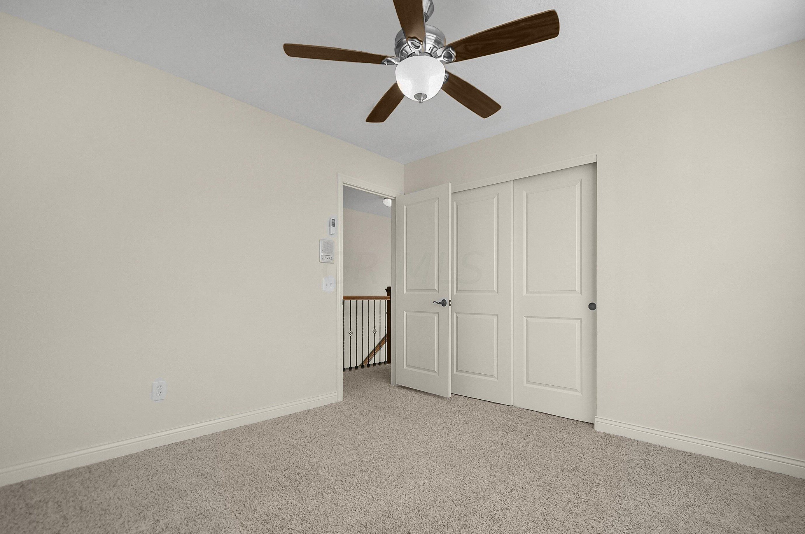 328 Lk Xing Ave, Columbus OH 43213-4424 exterior