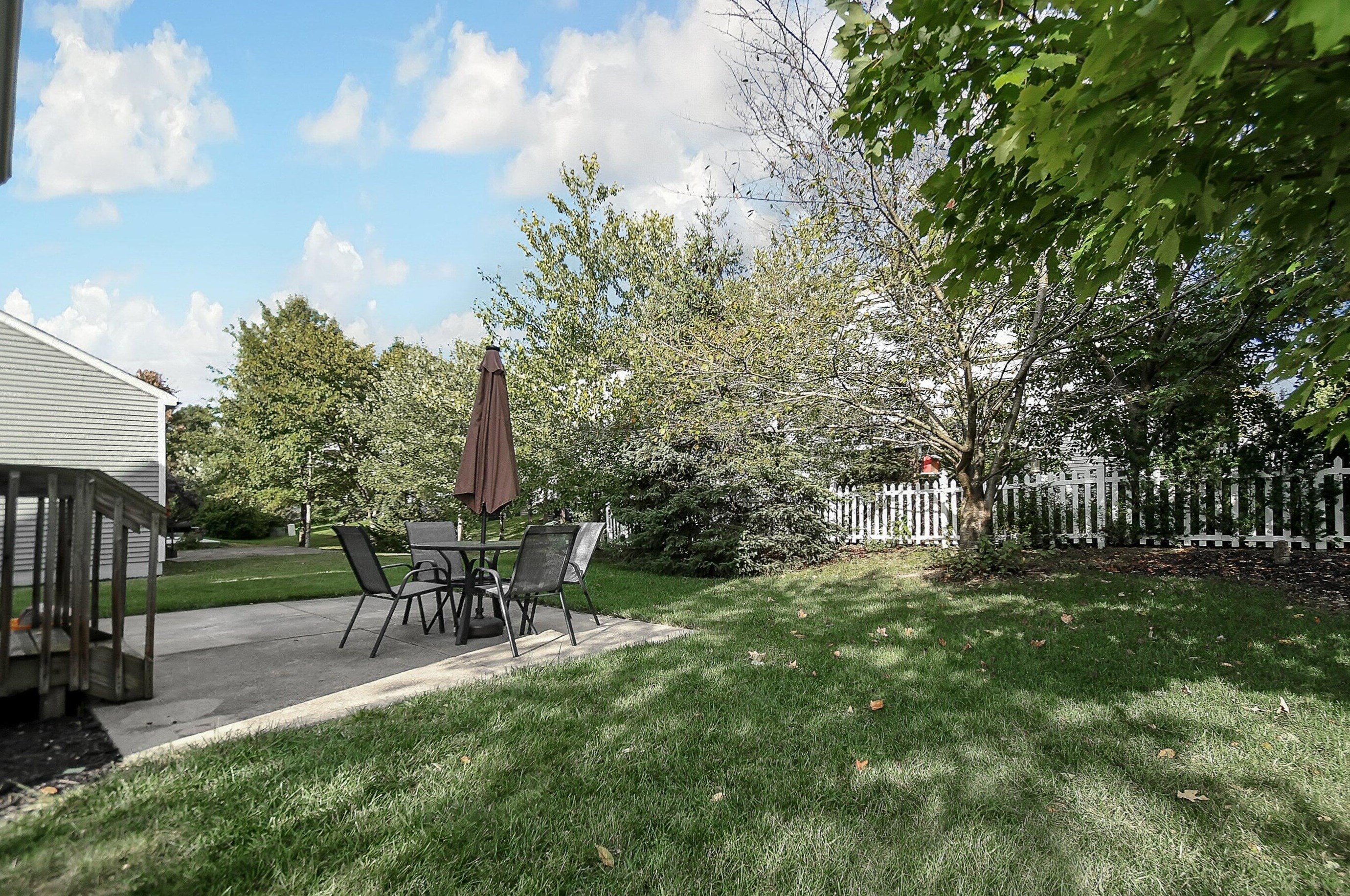 328 Lk Xing Ave, Columbus OH 43213-4424 exterior