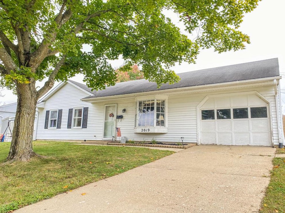2019 6th Ave, Lancaster, OH 43130-2241