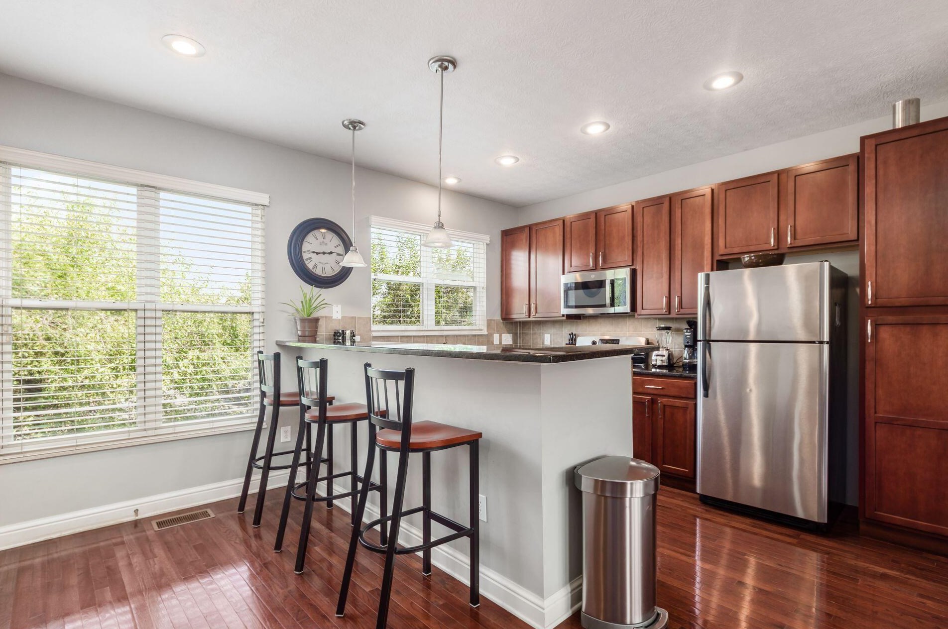 1401 Upper Green Cir, Columbus, OH 43212-1669