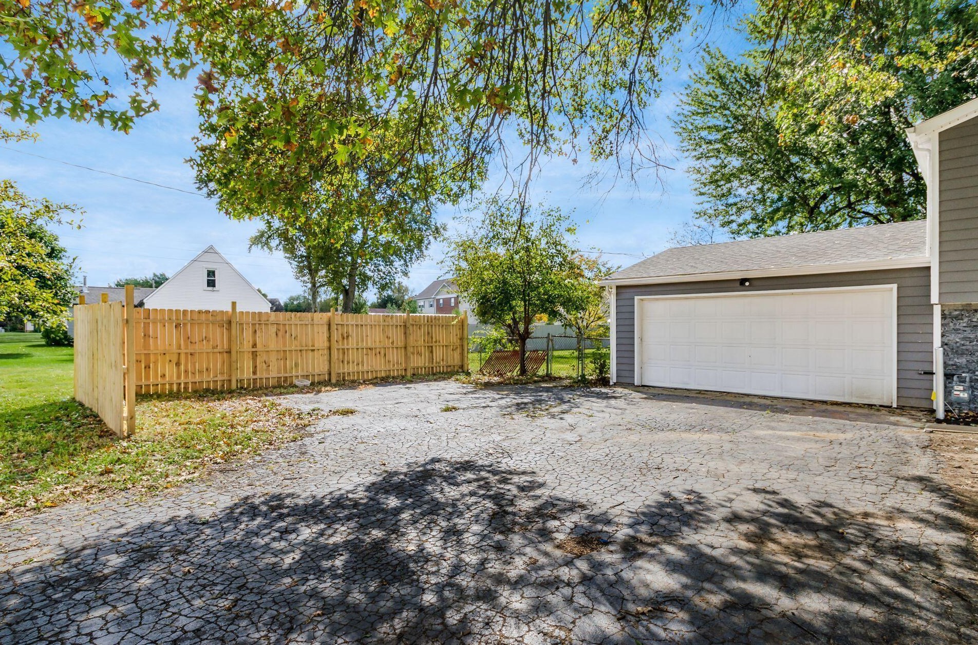 6851 Smoky Row Rd, Columbus, OH 43235-2034
