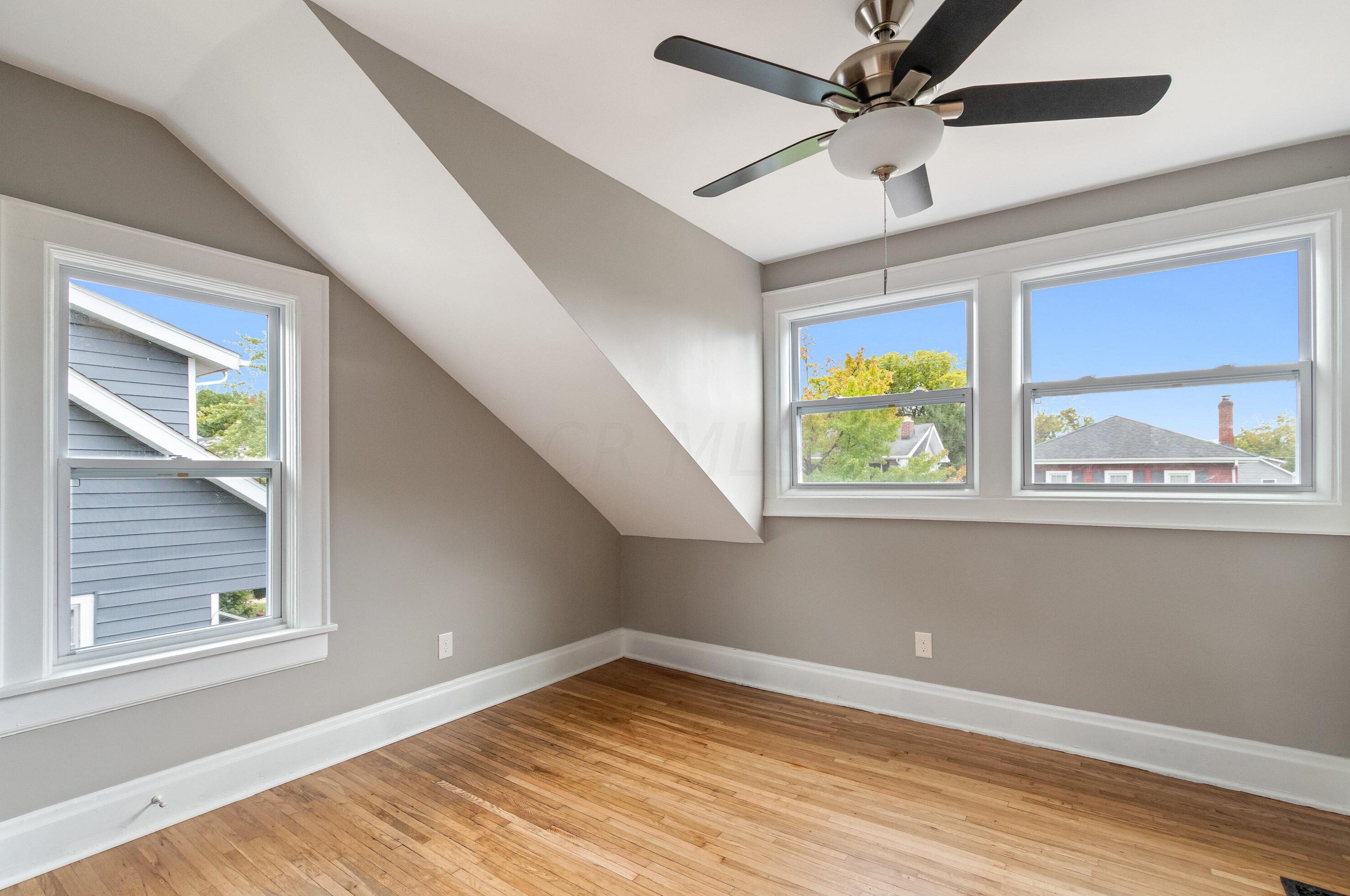 142 Longview Ave, Columbus OH  43202-1236 exterior