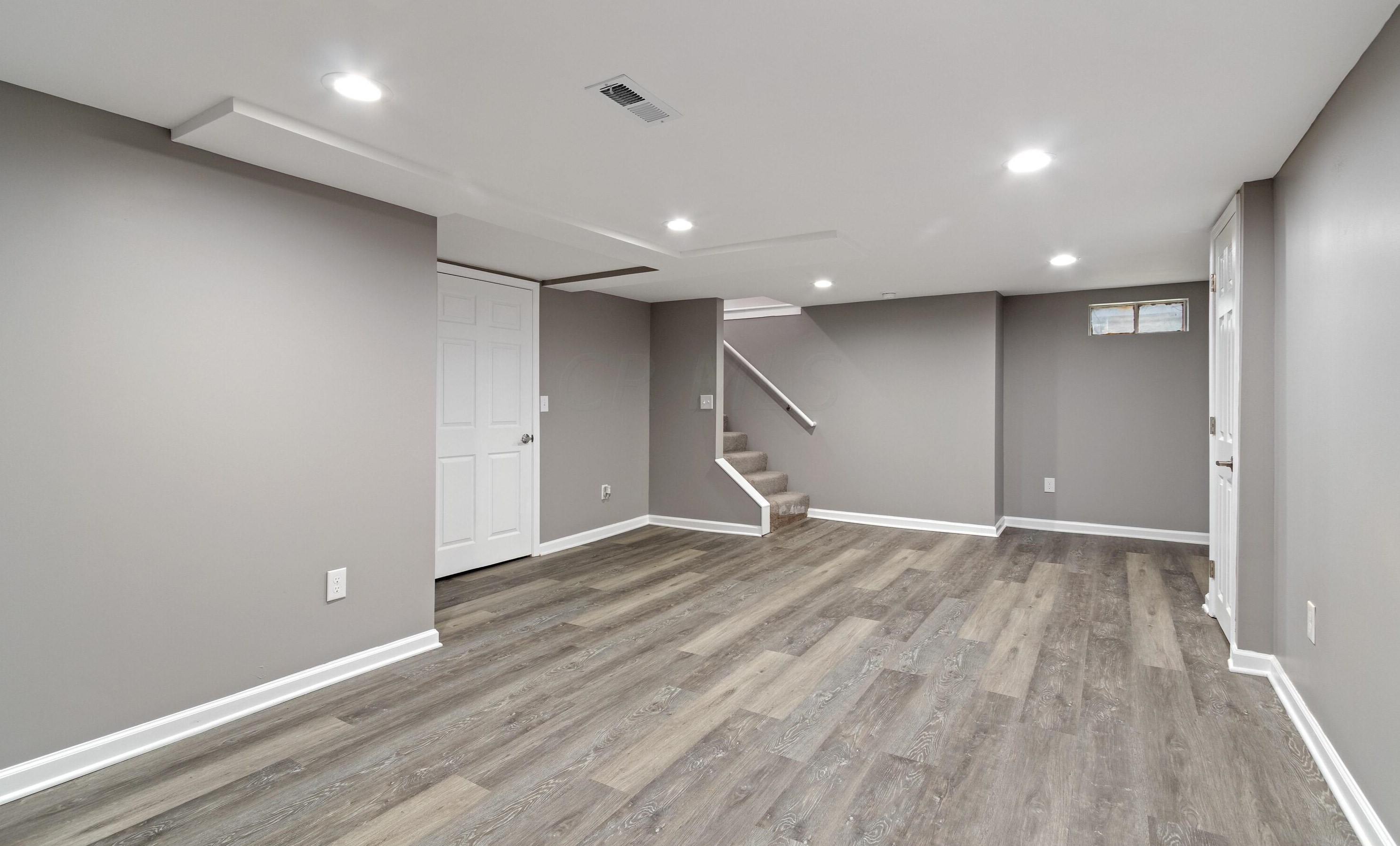 142 Longview Ave, Columbus OH  43202-1236 exterior