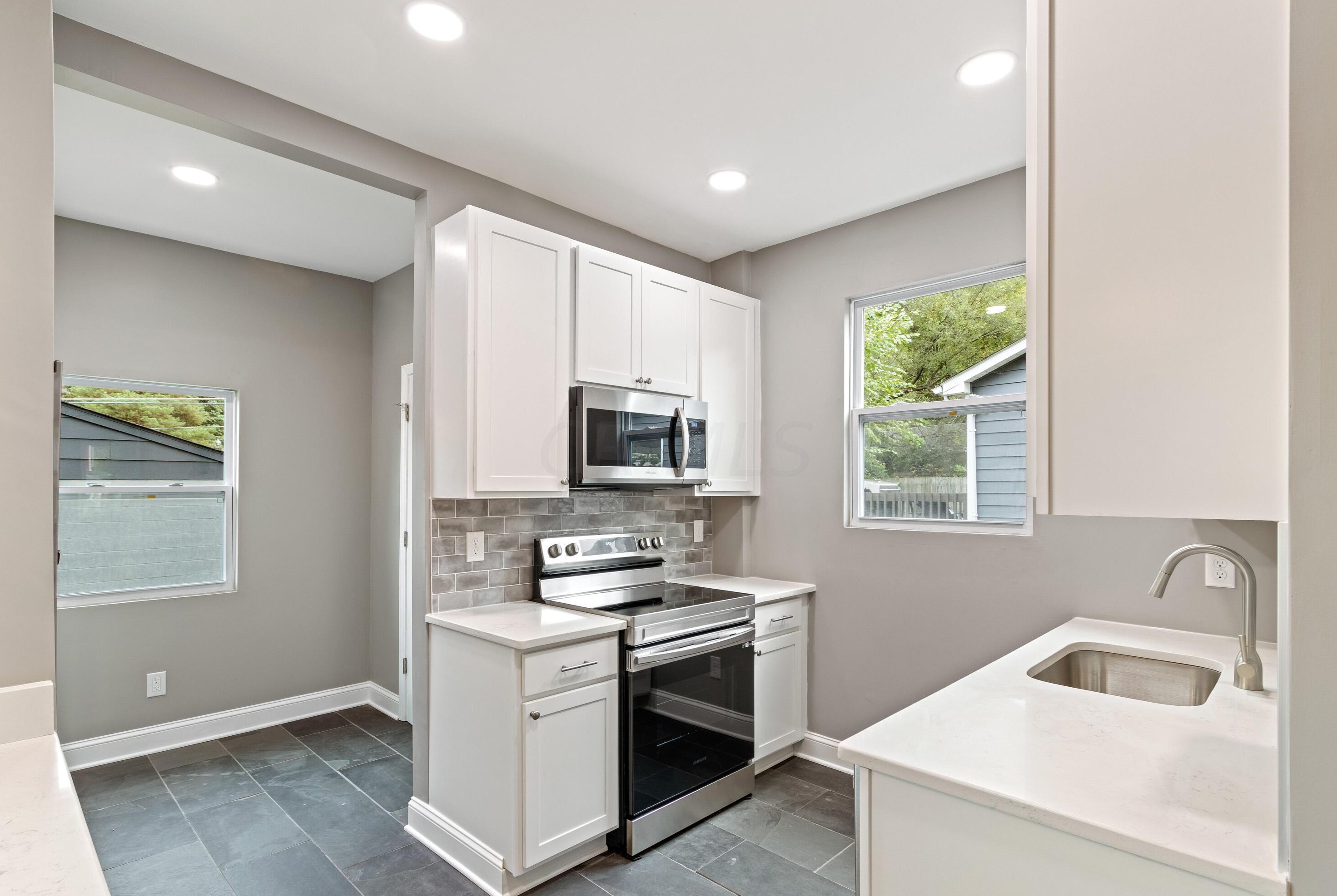 142 Longview Ave, Columbus OH  43202-1236 exterior