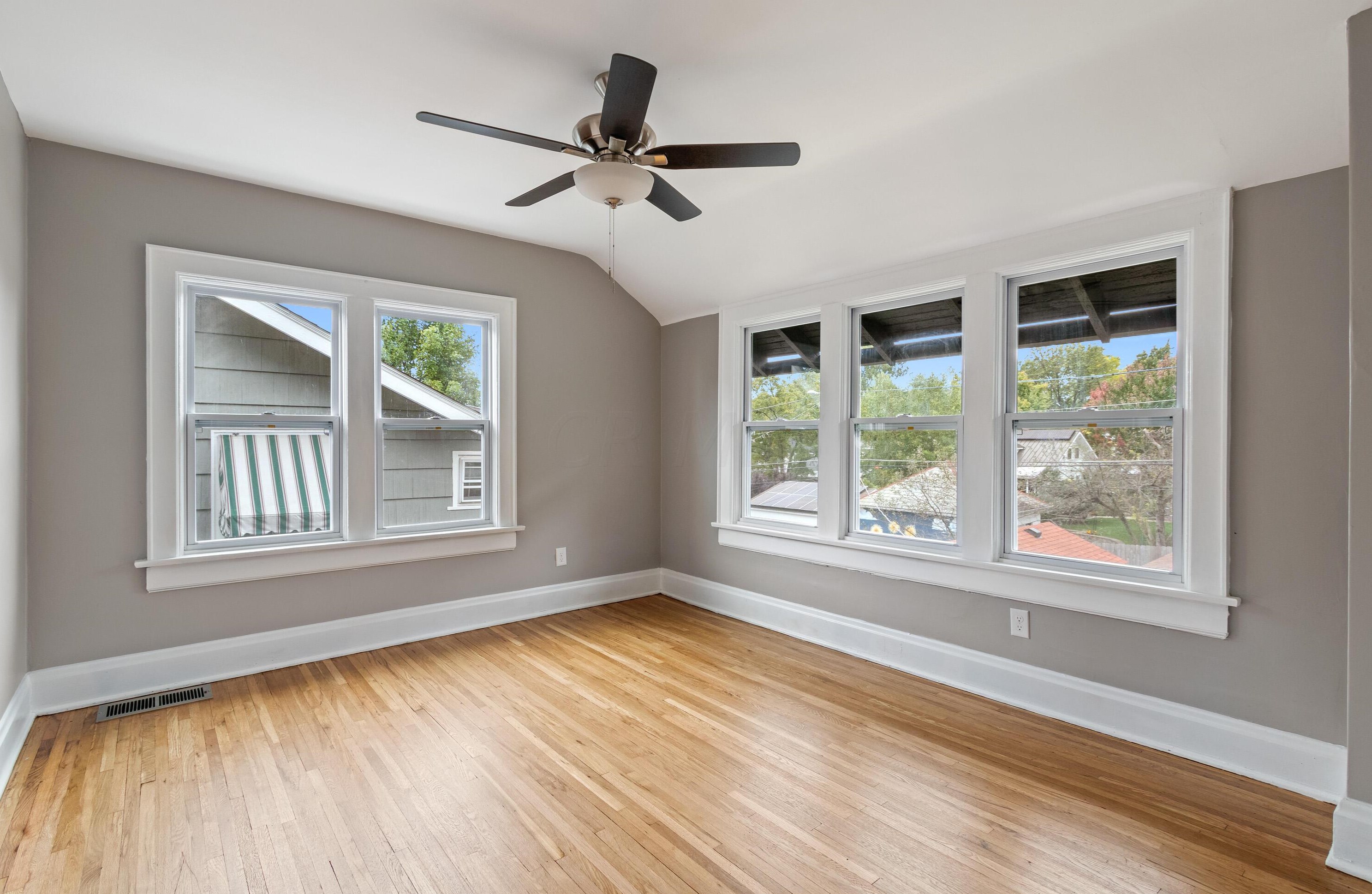 142 Longview Ave, Columbus OH  43202-1236 exterior