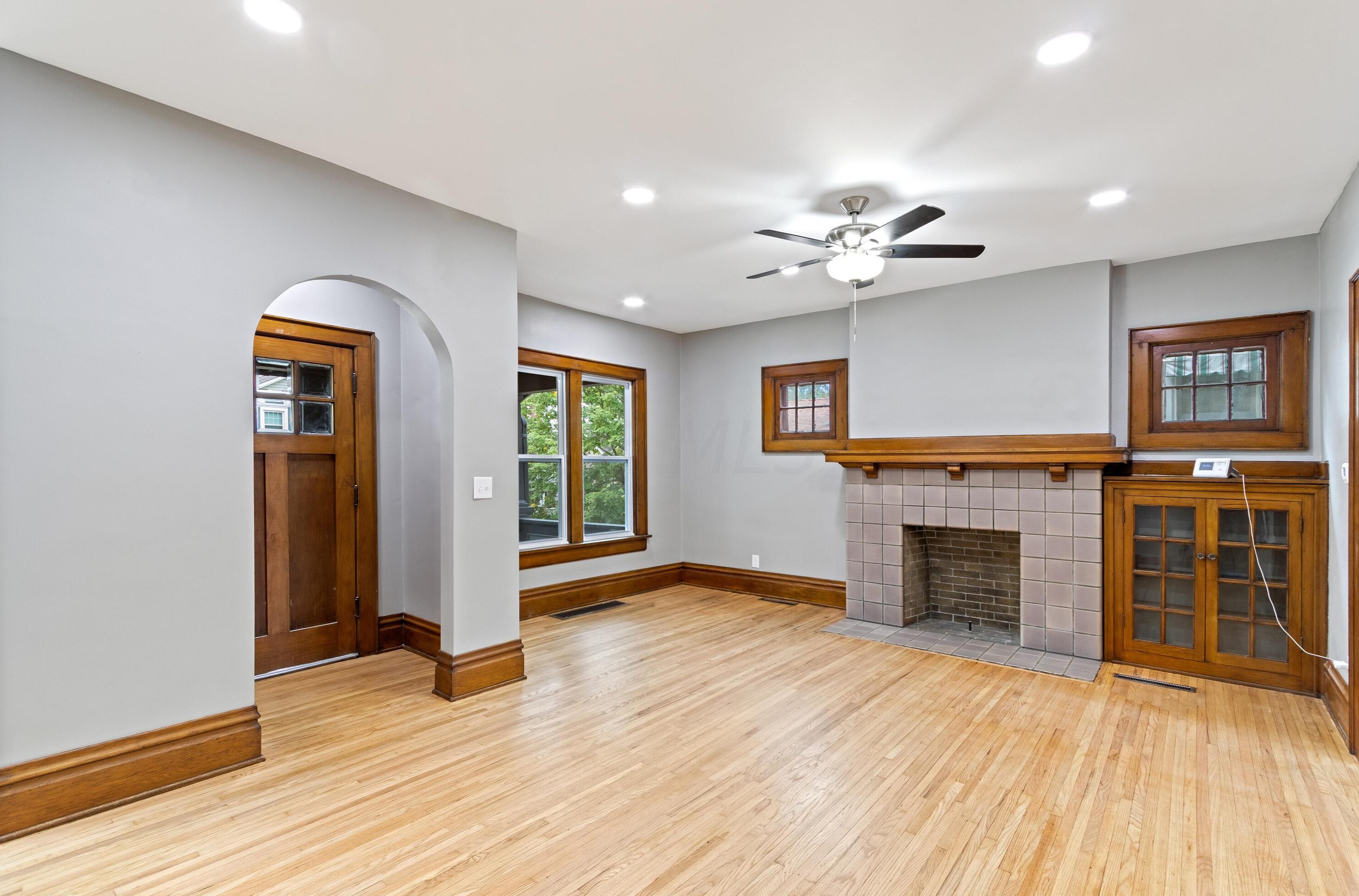 142 Longview Ave, Columbus OH  43202-1236 exterior