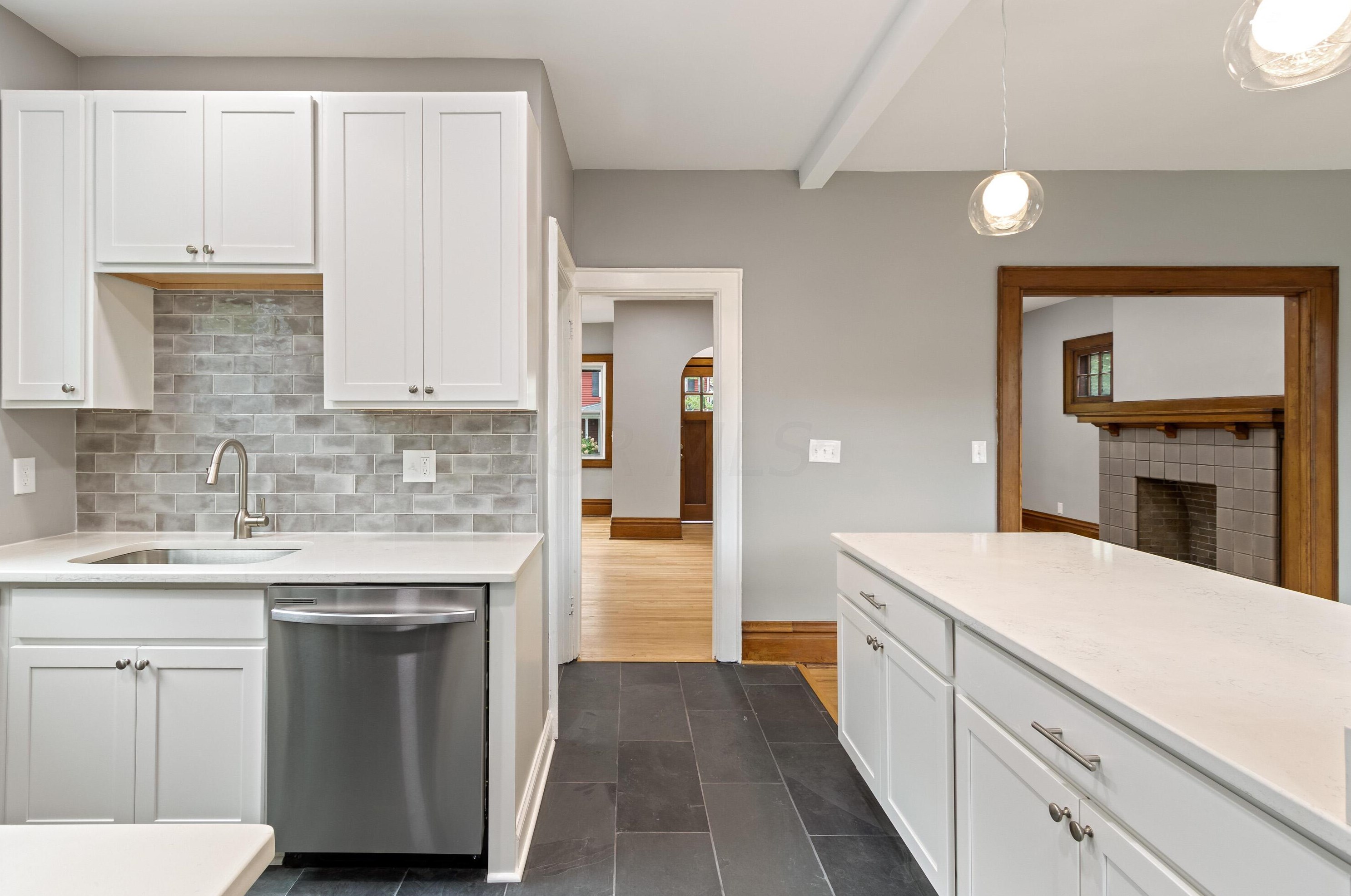 142 Longview Ave, Columbus OH  43202-1236 exterior