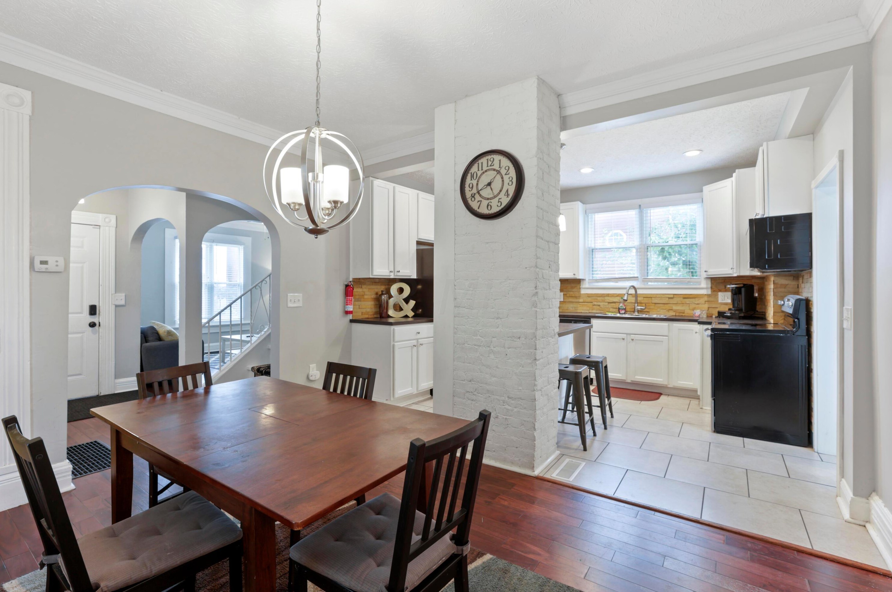 65 Dakota Ave, Columbus, OH 43222-1422