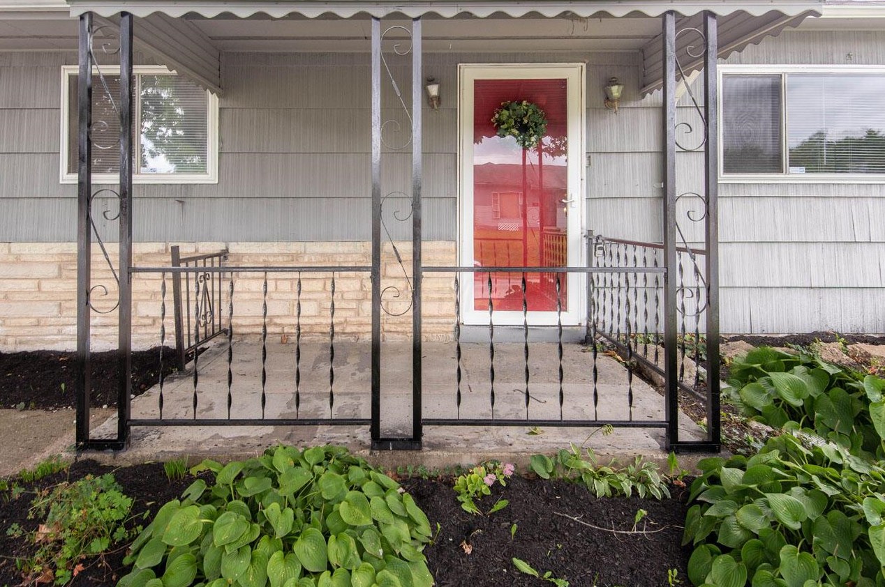 3070 Baker Hill Rd, Columbus, OH 43207-3204