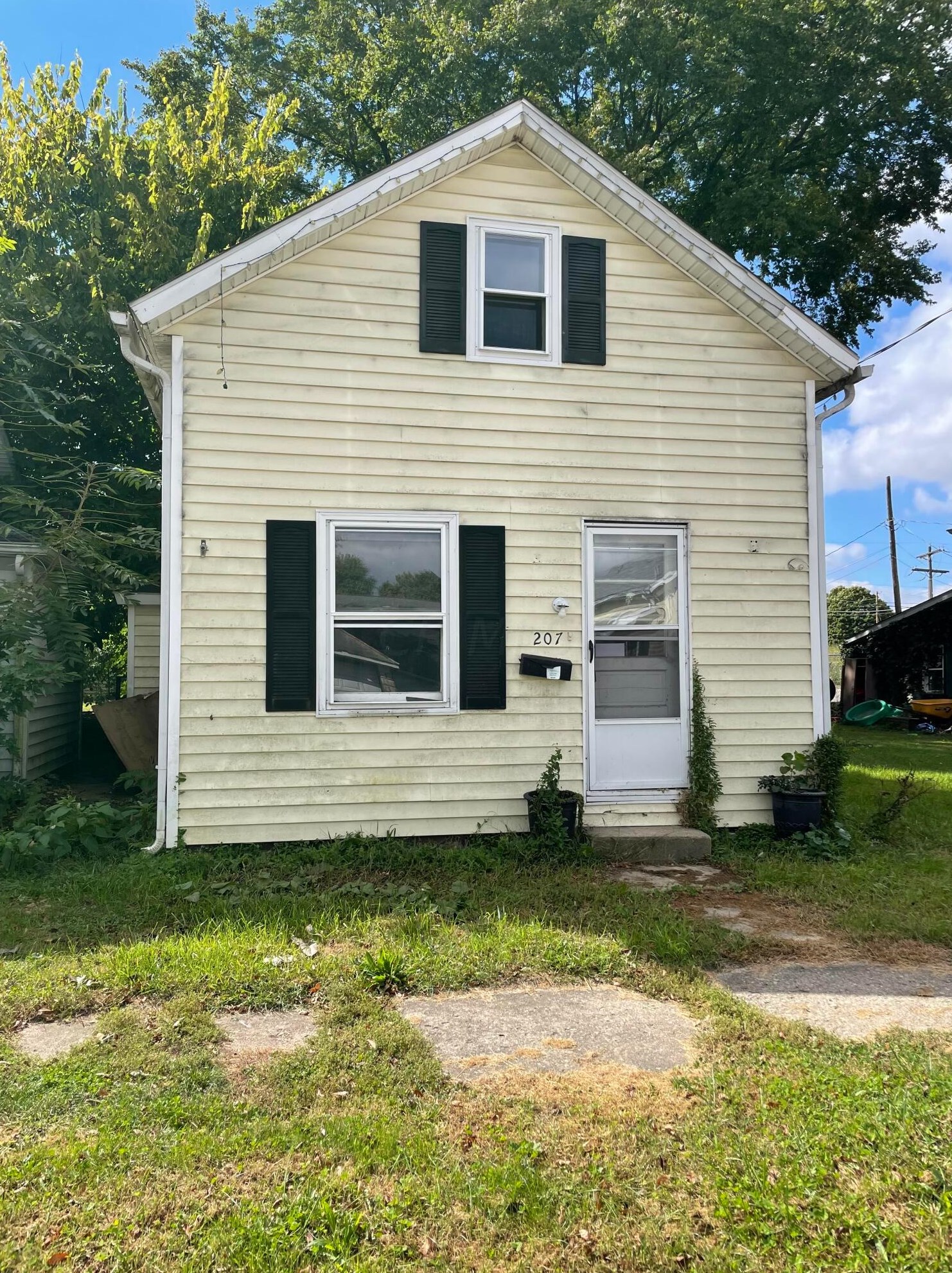 207 Mill St, Circleville OH  43113-1915 exterior