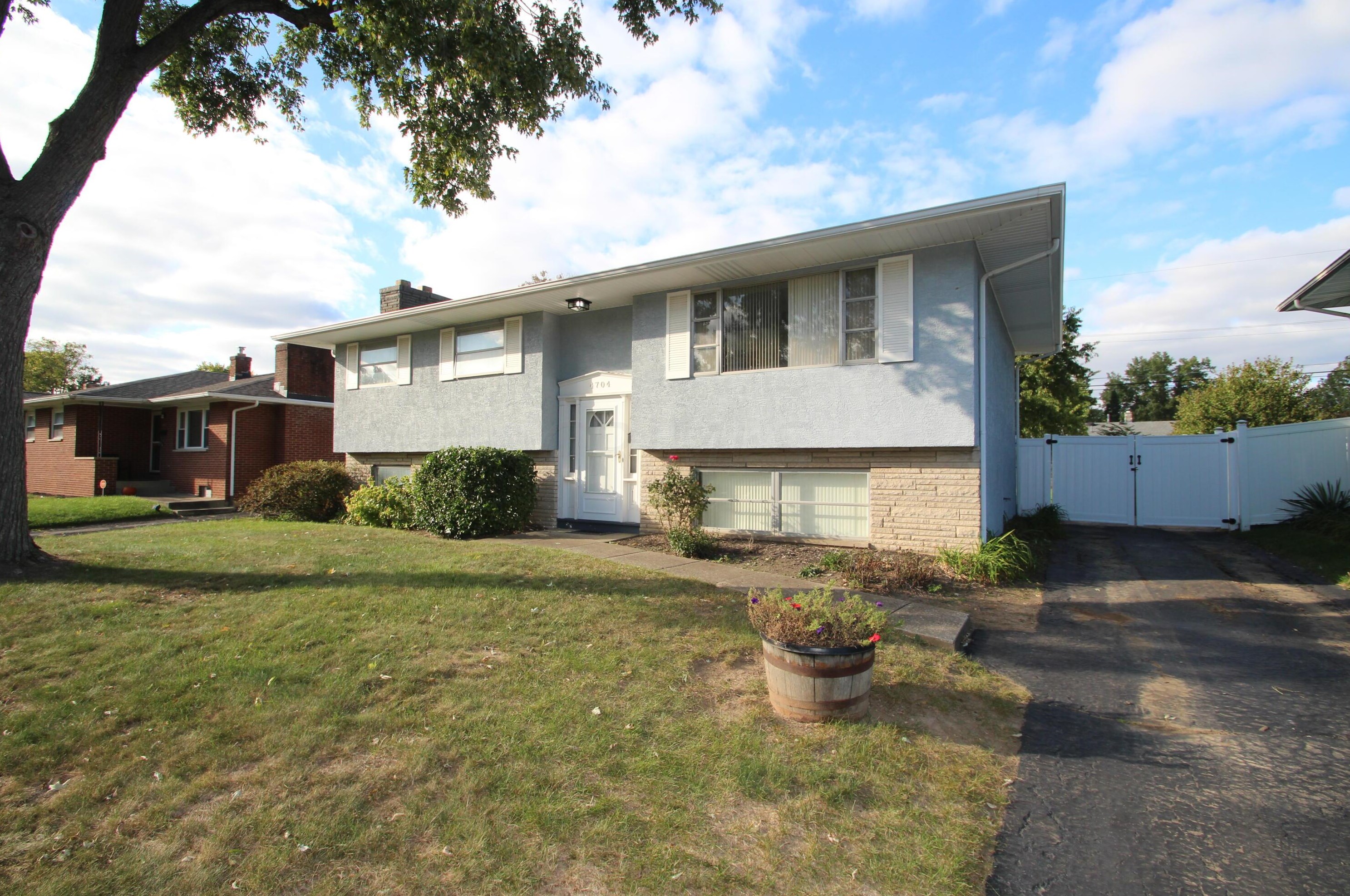 4704 Ellery Dr, Columbus, OH 43227-2540