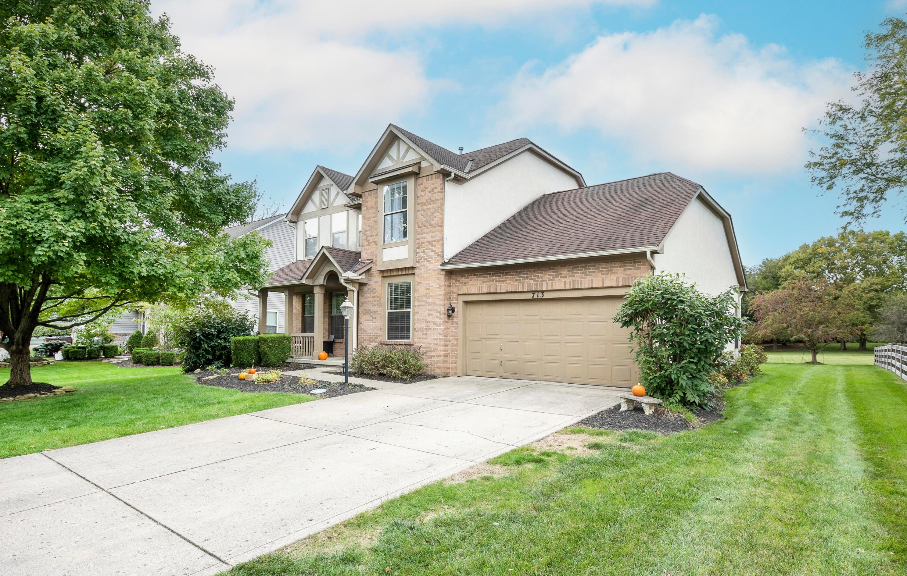 713 Blossom Ln, Pickerington, OH 43147-8770