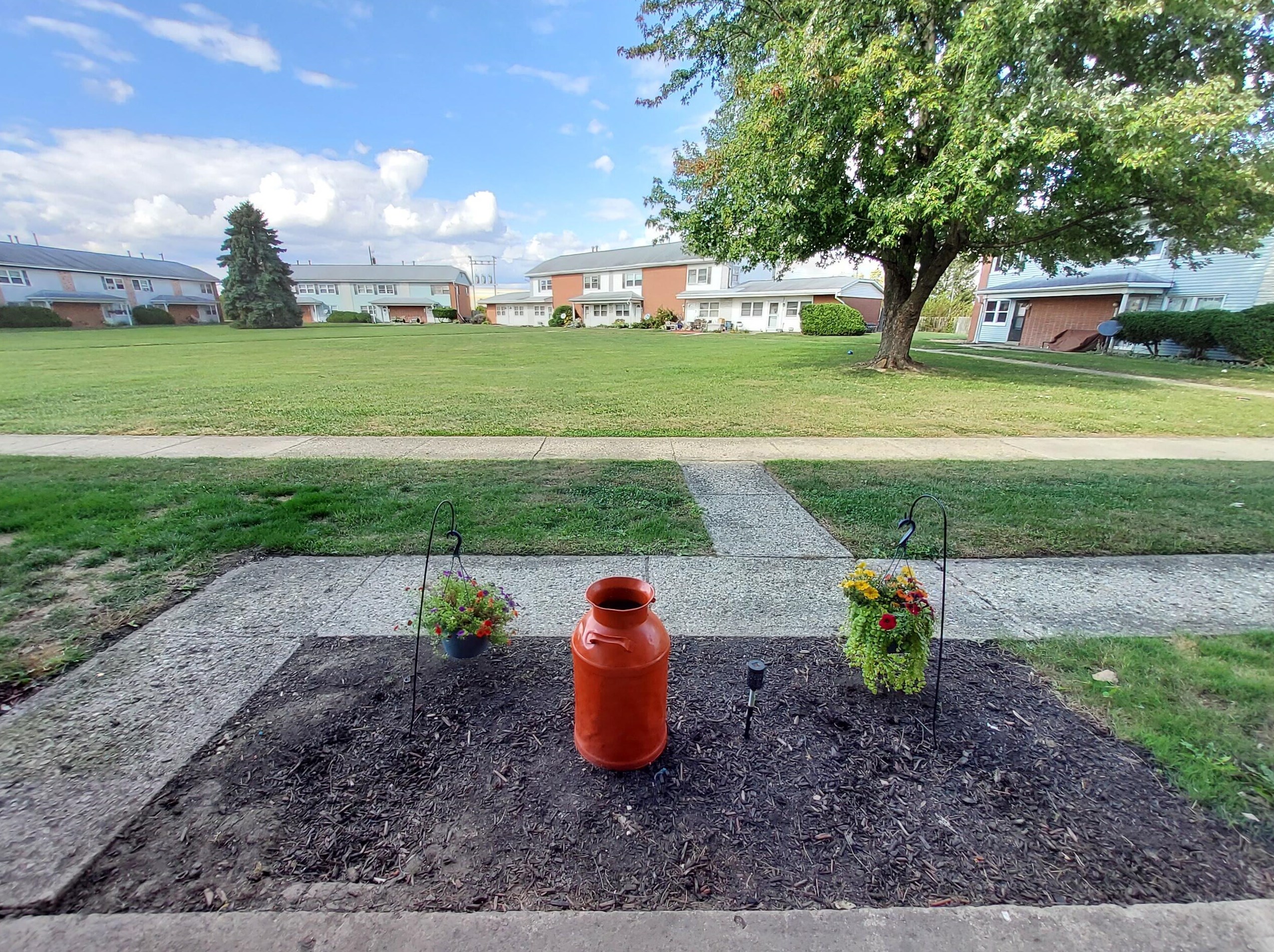 215 Buckeye Cir, Columbus, OH 43217-1072
