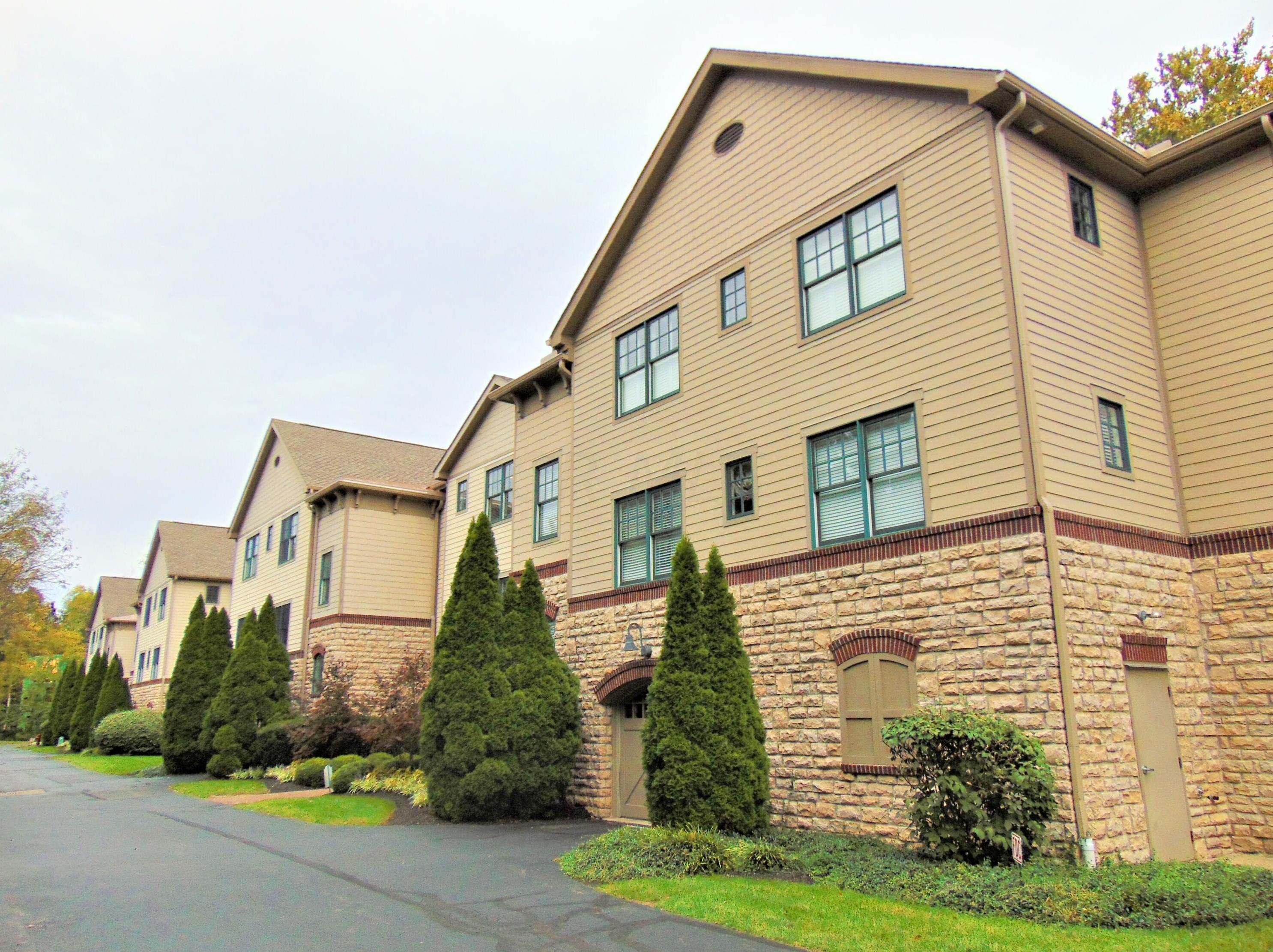 8172 Mount Air Pl, Columbus, OH 43235-1371