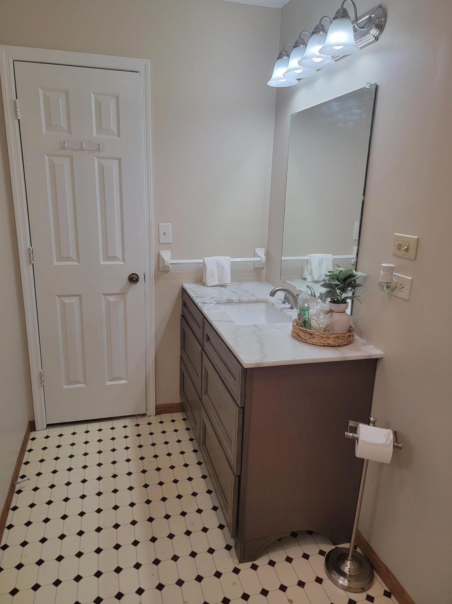 2640 Millrace Dr, Columbus OH 43207-4625 exterior