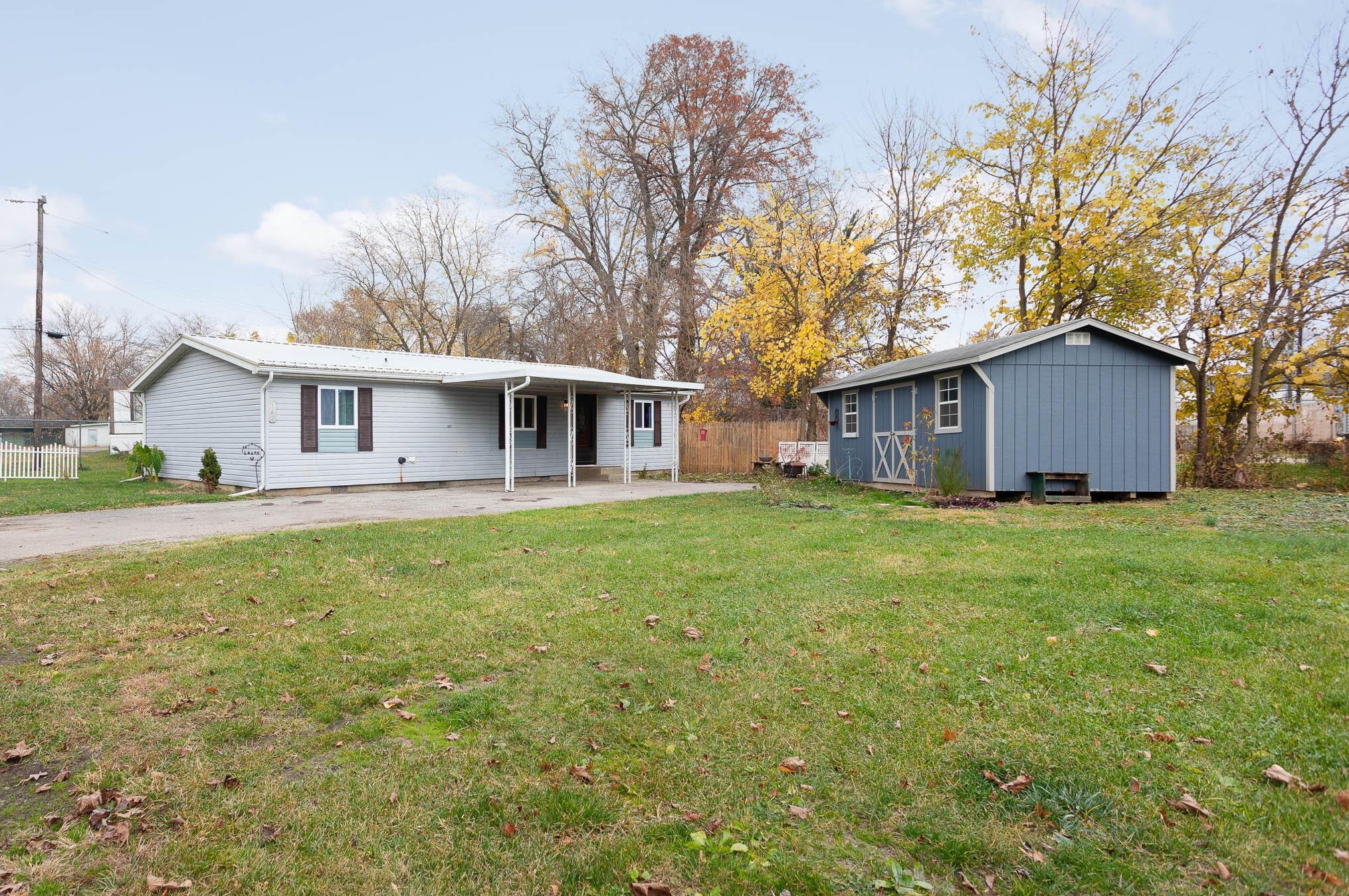 142 Stewart Ave, Buckeye Lake, OH 43008-7794