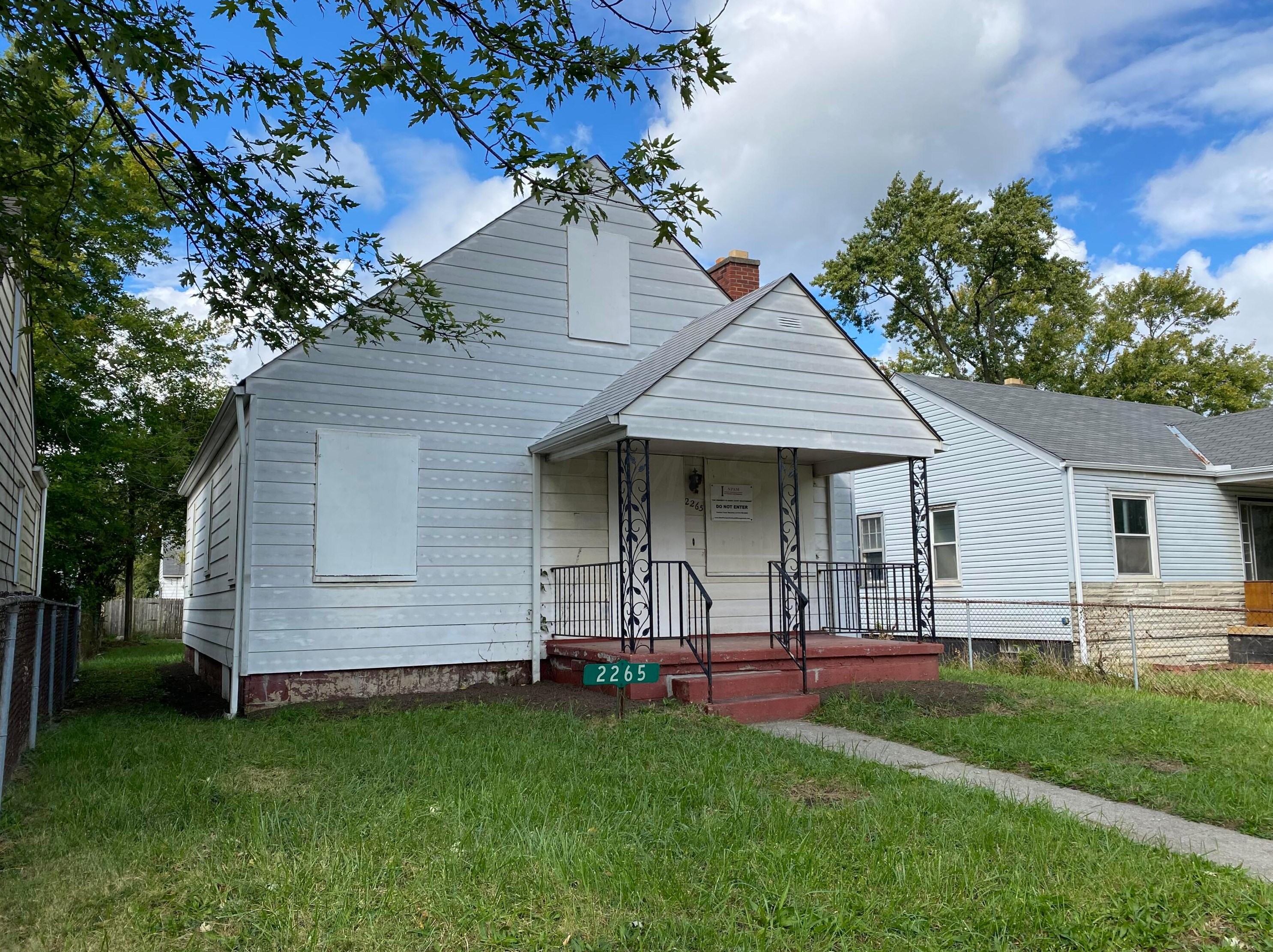 2265 Medina Ave, Columbus, OH 43211-2236