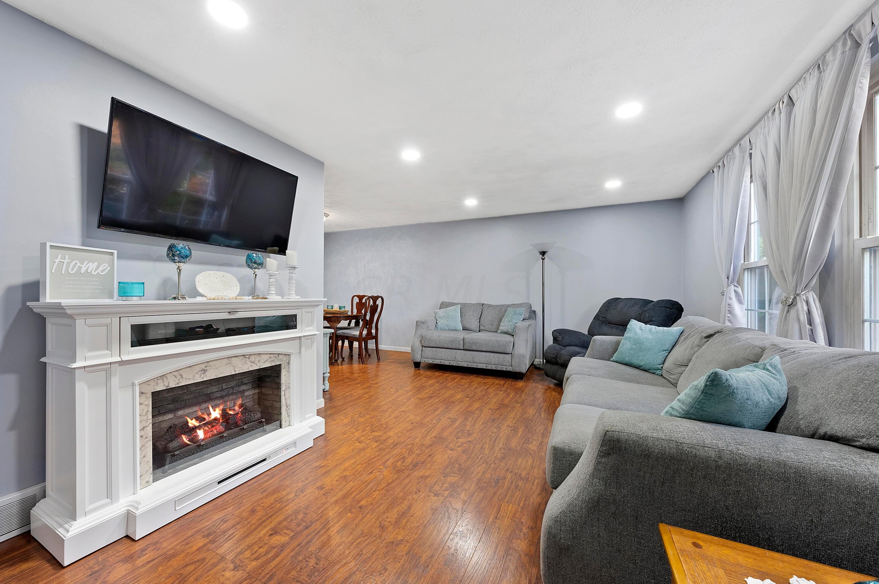 3327 Beachworth Dr, Columbus, OH 43232-5715