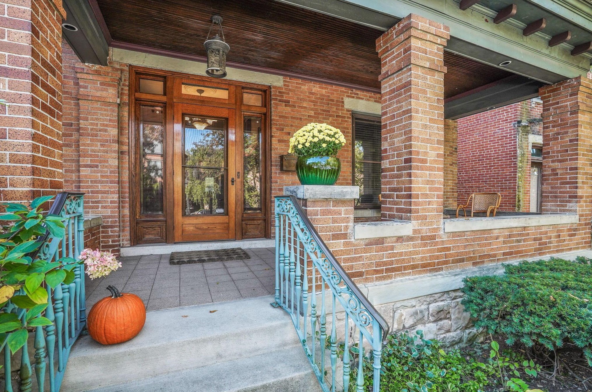 139 Warren St, Columbus, OH 43215-1542