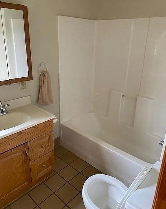 823 Pierce Ave, Lancaster OH 43130-2141 exterior