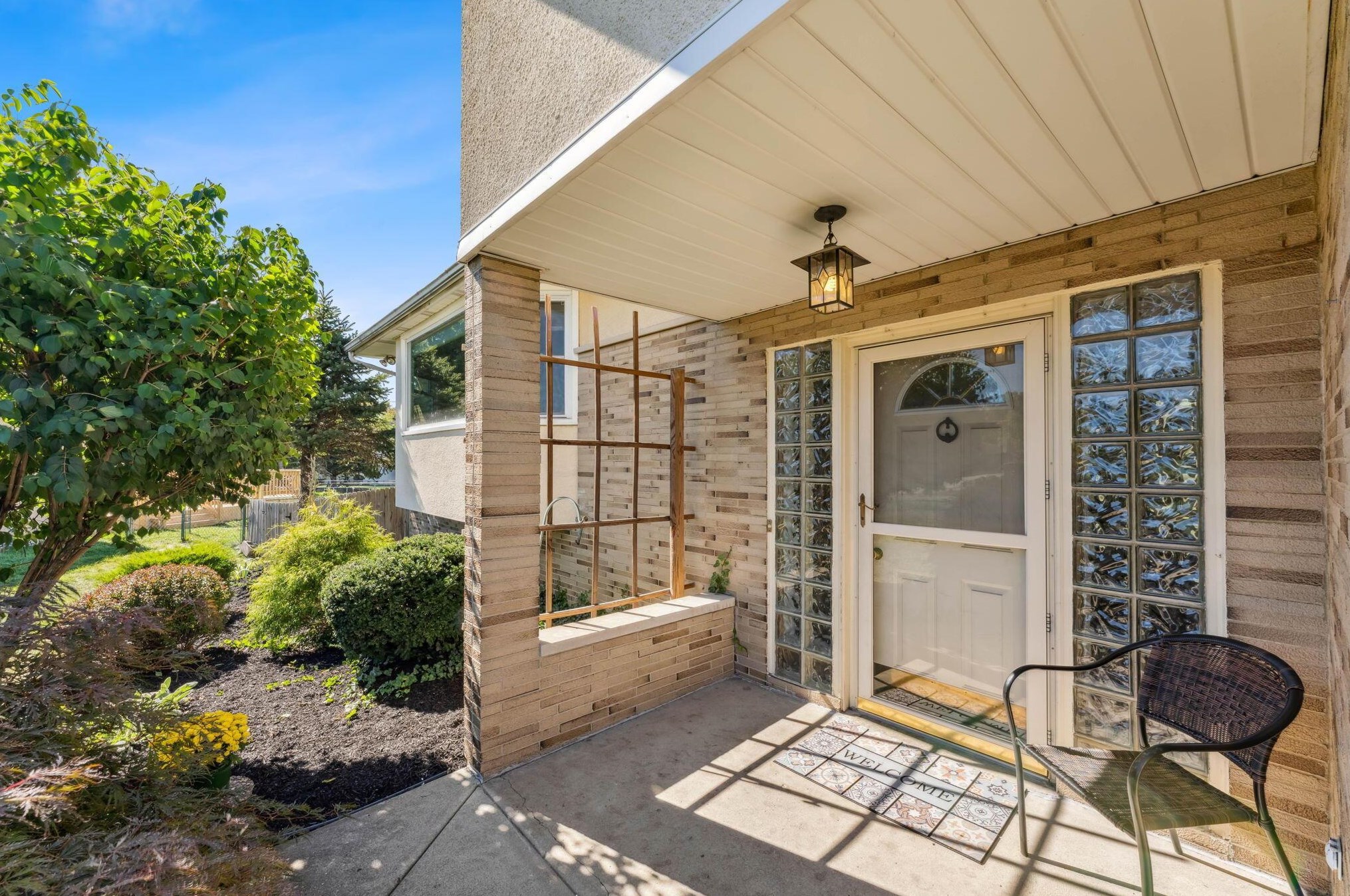 1351 Devonhurst Dr, Columbus, OH 43232-1597