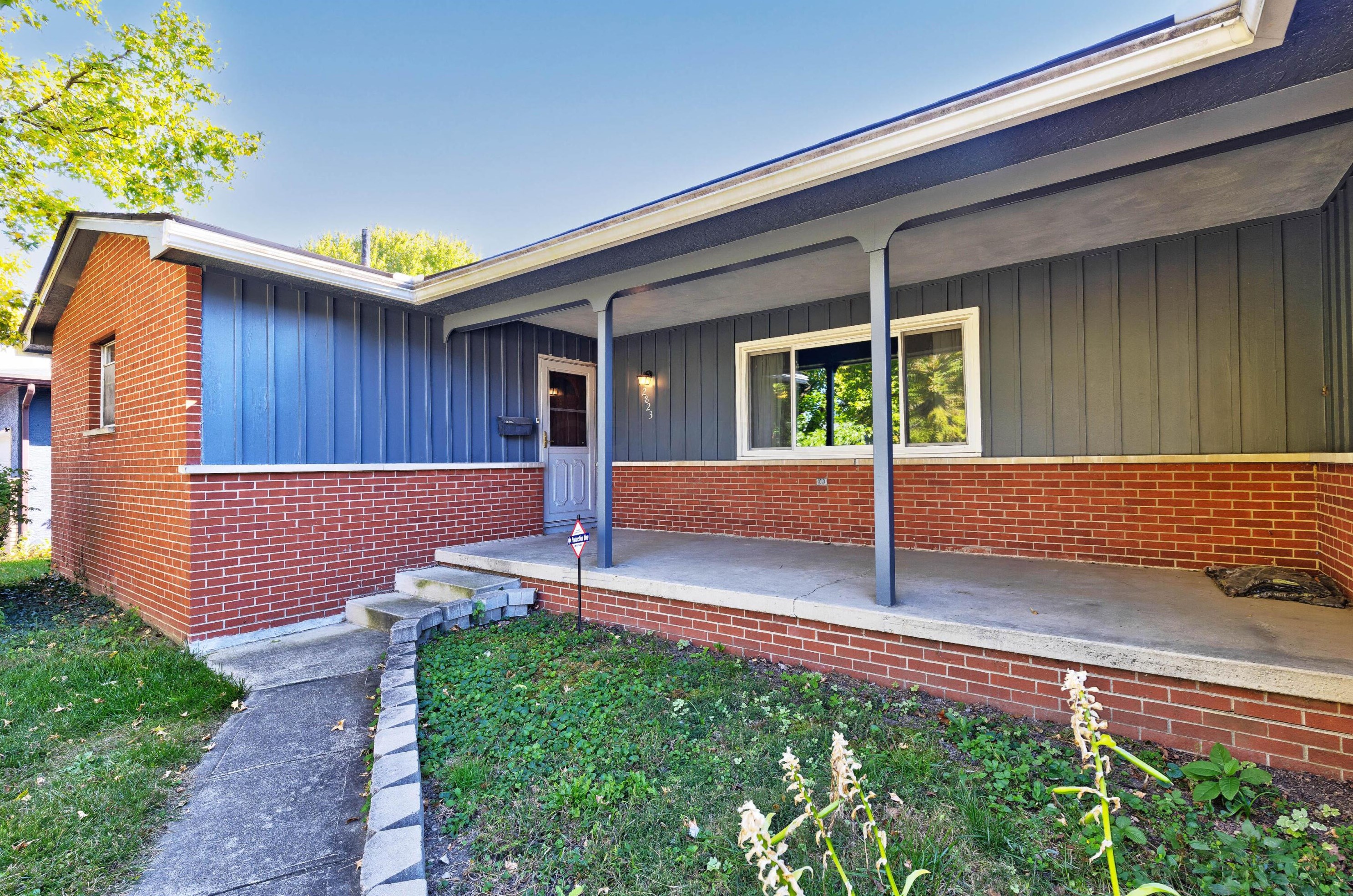 2823 Woodcroft Rd, Columbus, OH 43204-2263