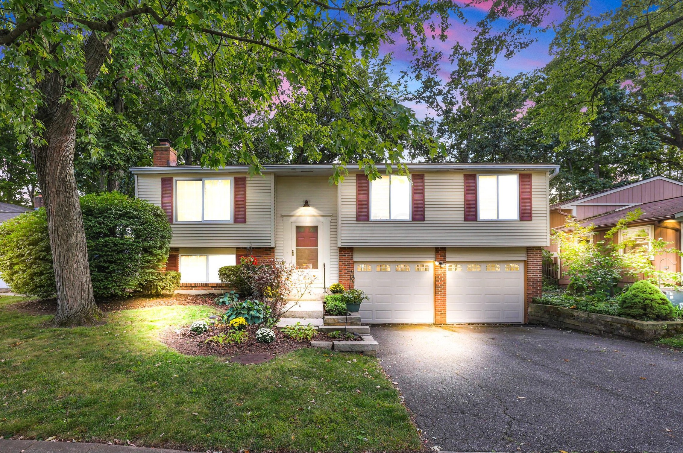 2611 Sawmill Forest Ave, Dublin, OH 43016-8923