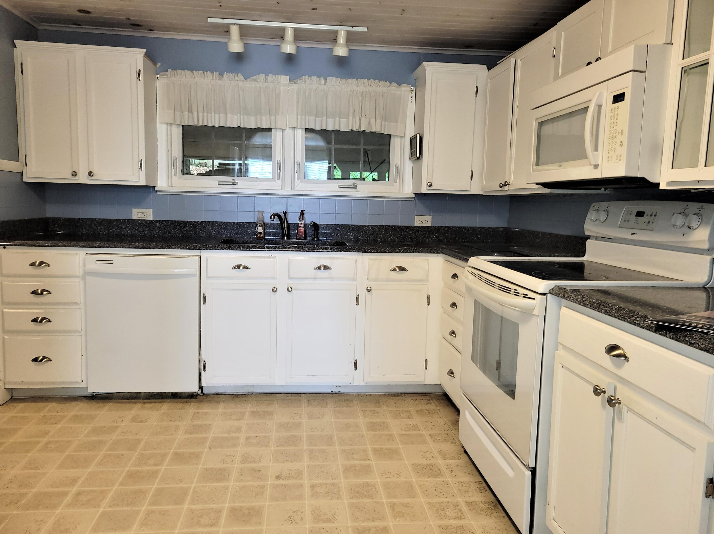 1751 Blaine Ave, Cambridge, OH 43725