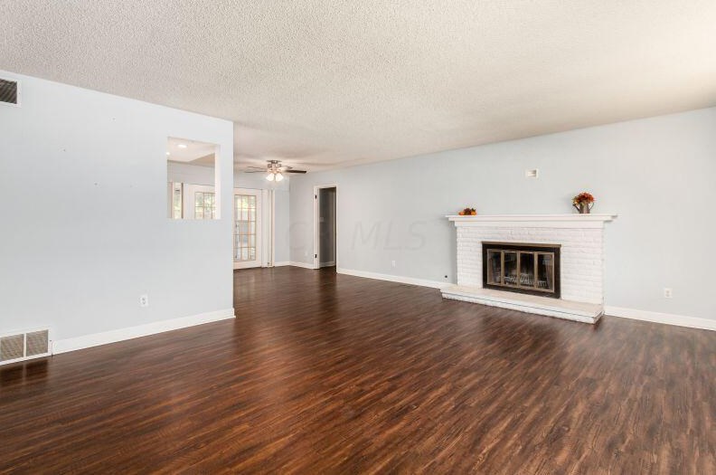 355 Flint Ridge Dr, Columbus, OH 43230-2951