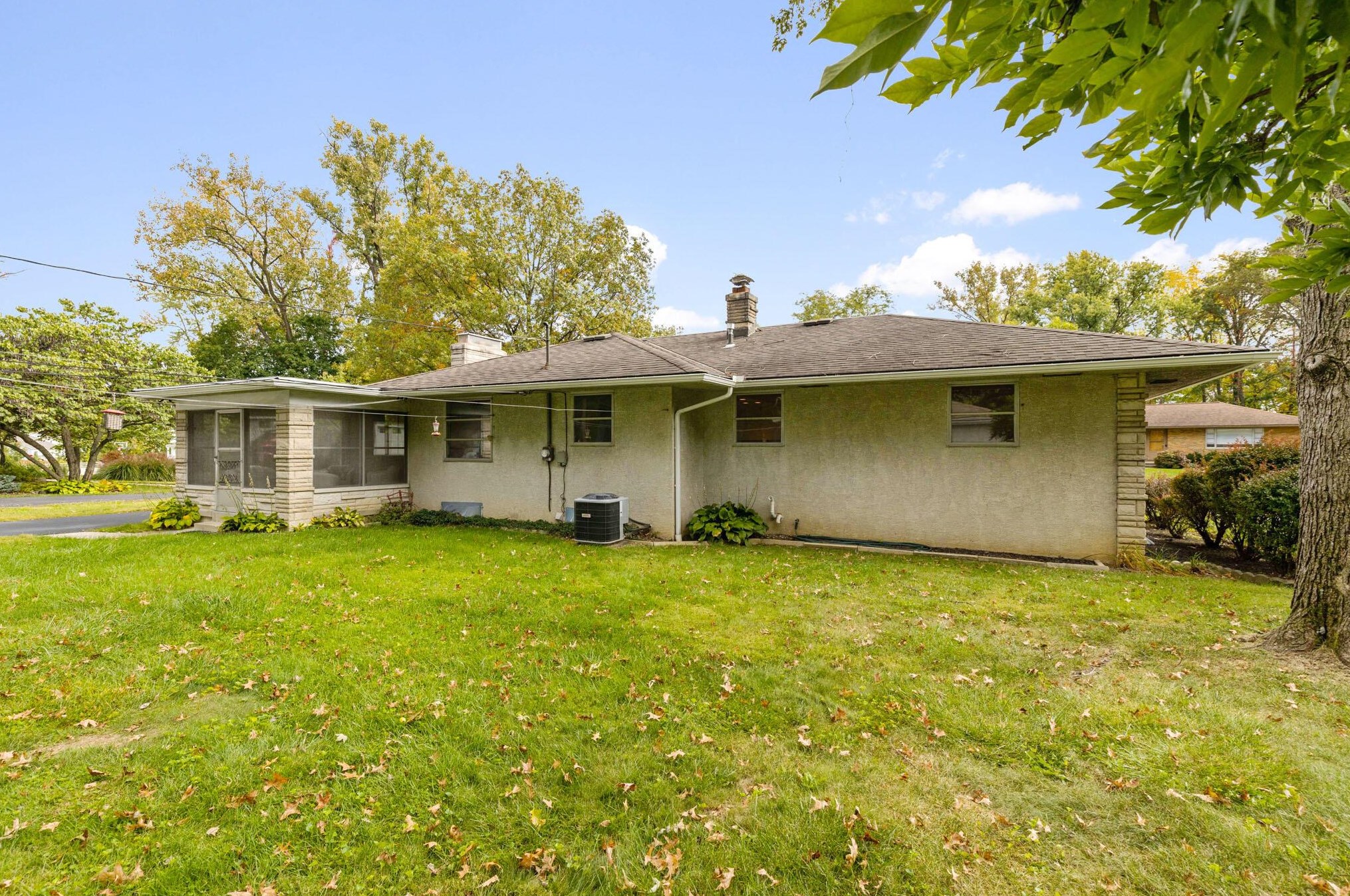 2868 Maplewood Dr, Columbus, OH 43231-4858