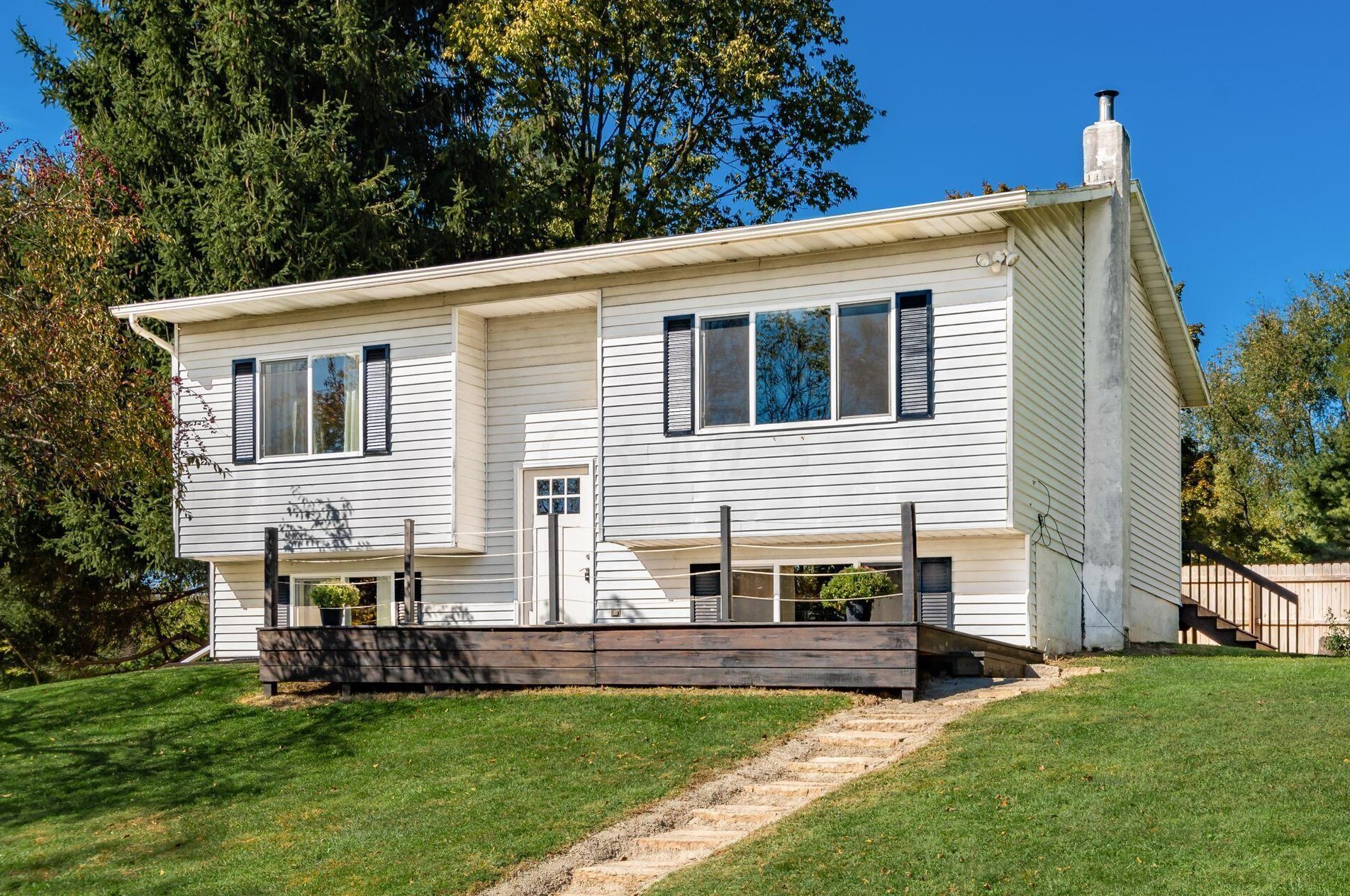 1659 Hallie Ln, Granville, OH 43023-9517