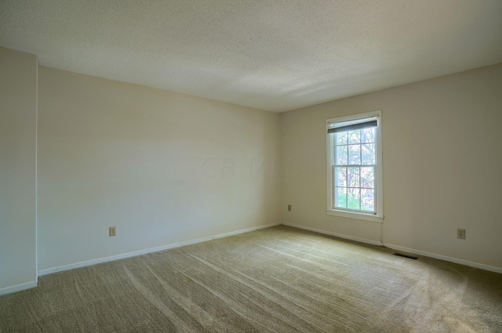 2207 Sandston Rd, Columbus OH 43220-5405 exterior