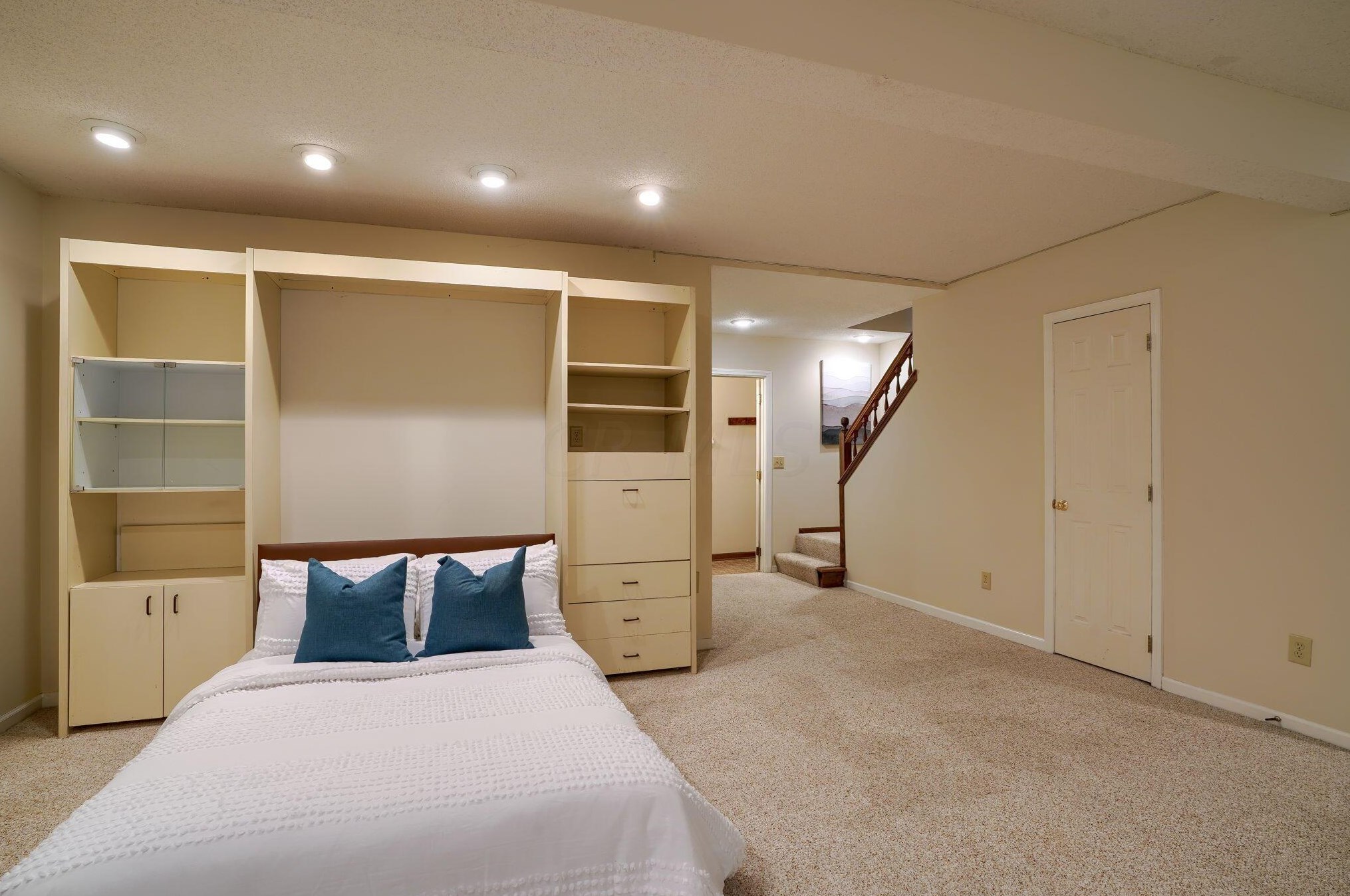 2207 Sandston Rd, Columbus OH 43220-5405 exterior