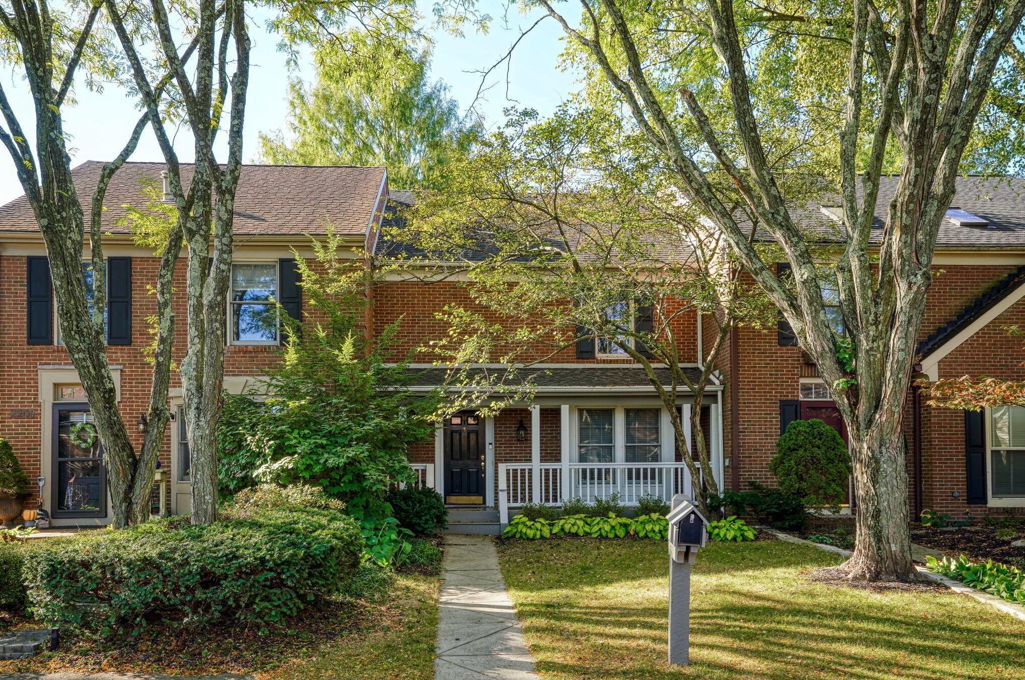 2207 Sandston Rd, Columbus, OH 43220-5406