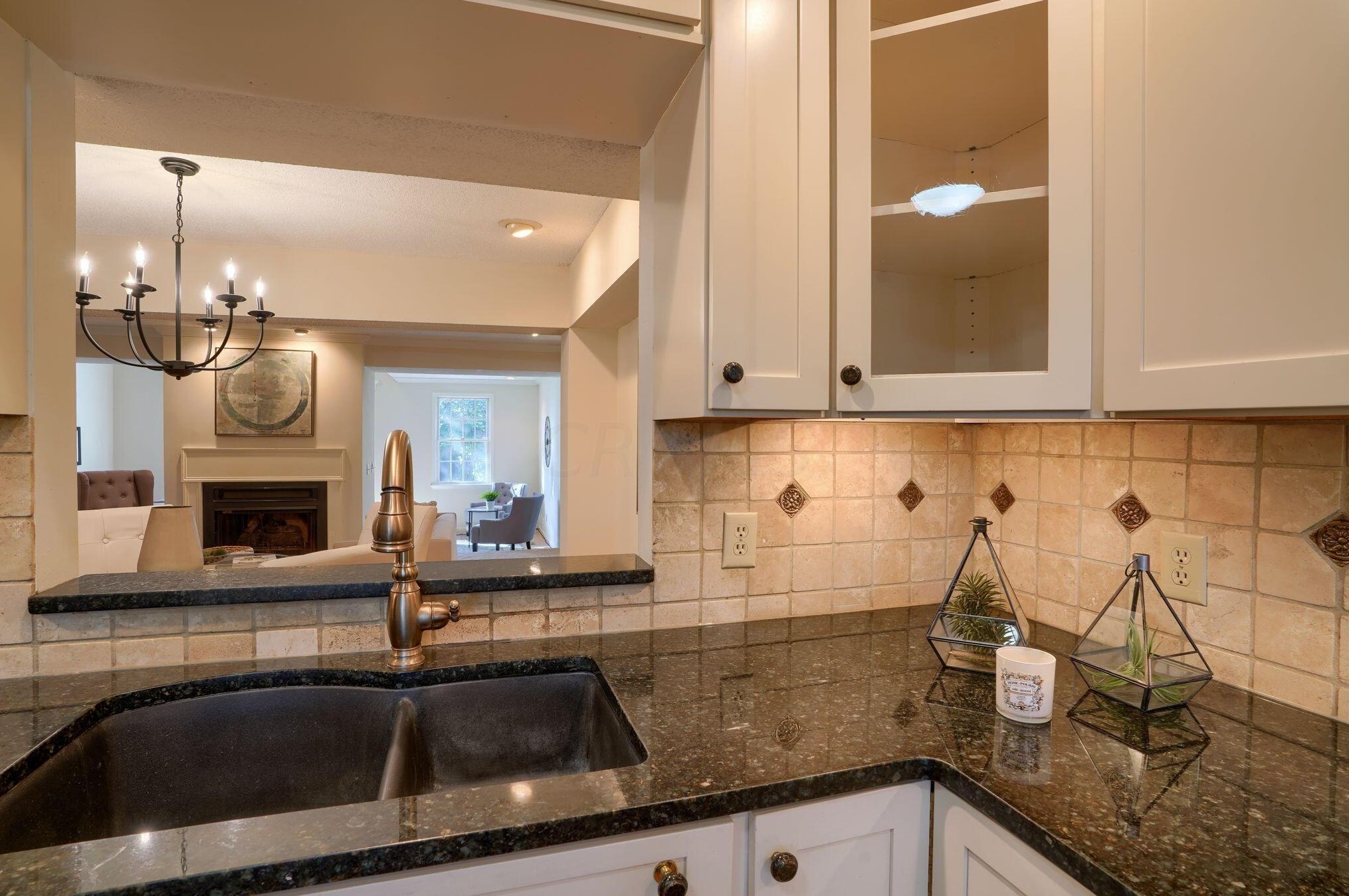 2207 Sandston Rd, Columbus OH 43220-5405 exterior