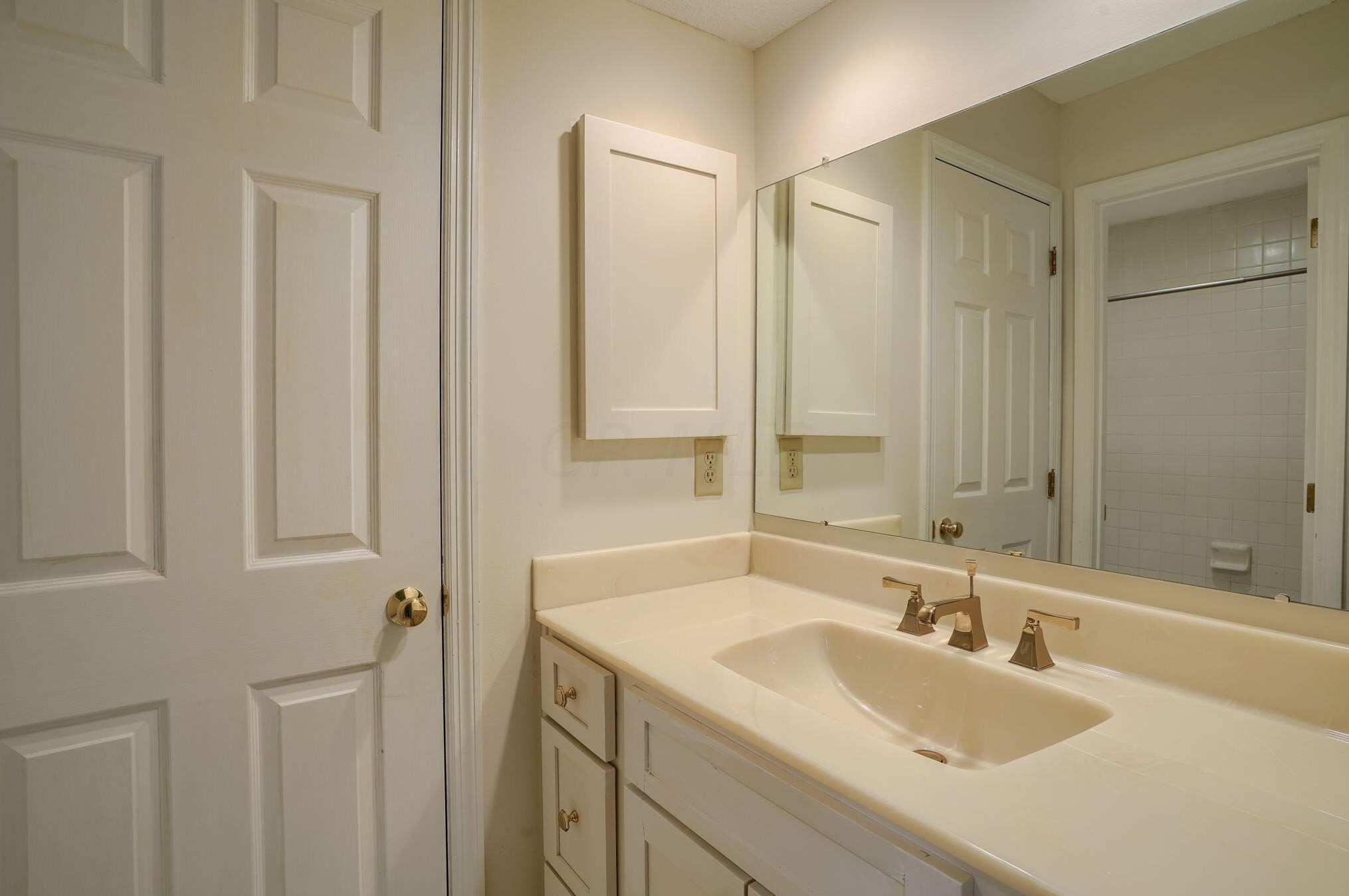 2207 Sandston Rd, Columbus OH 43220-5405 exterior