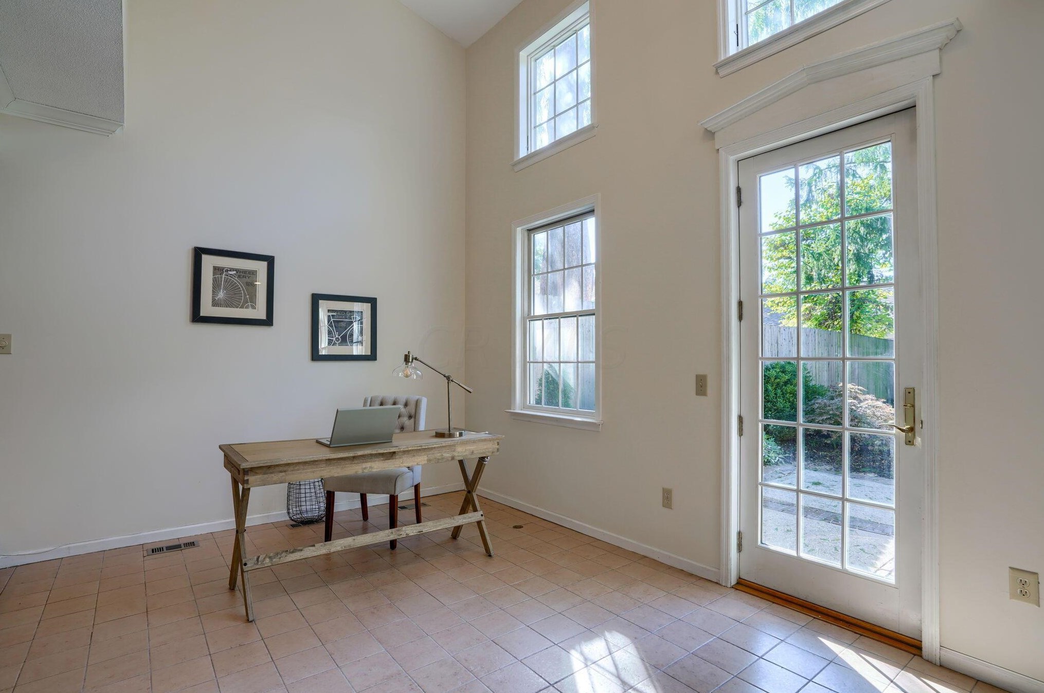 2207 Sandston Rd, Columbus OH 43220-5405 exterior