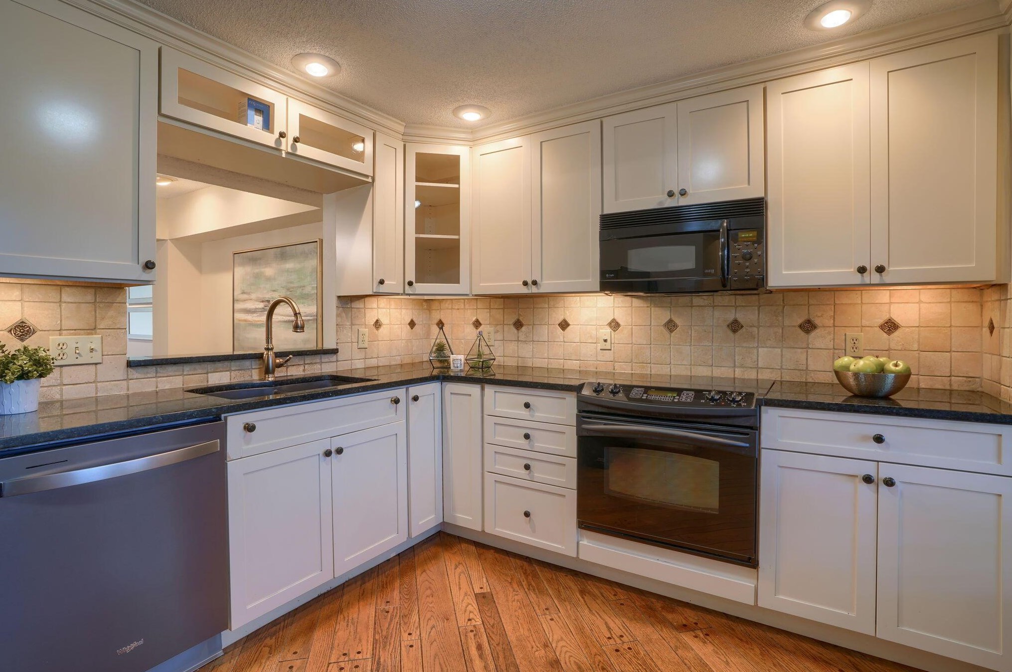 2207 Sandston Rd, Columbus OH 43220-5405 exterior