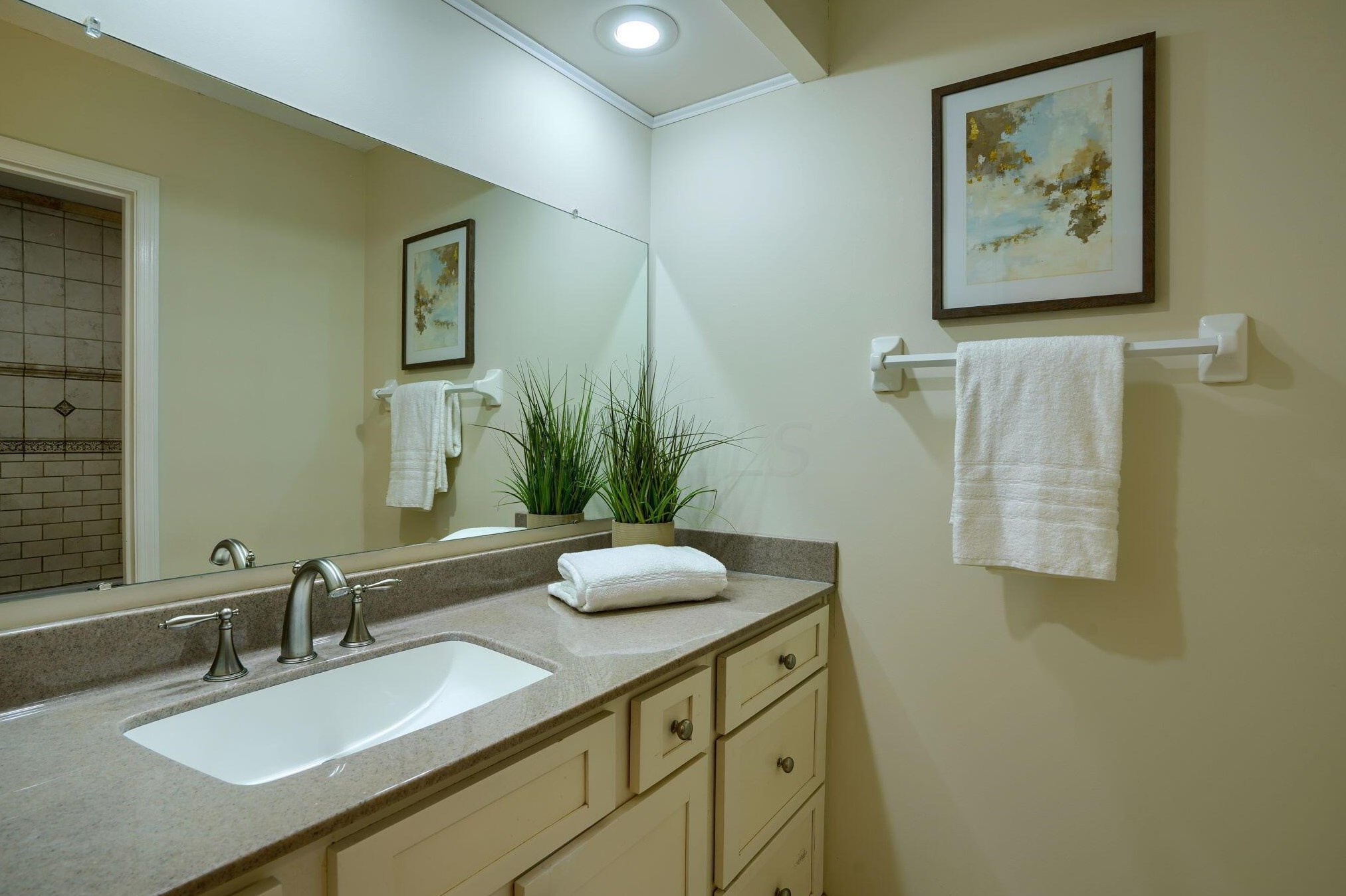 2207 Sandston Rd, Columbus OH 43220-5405 exterior