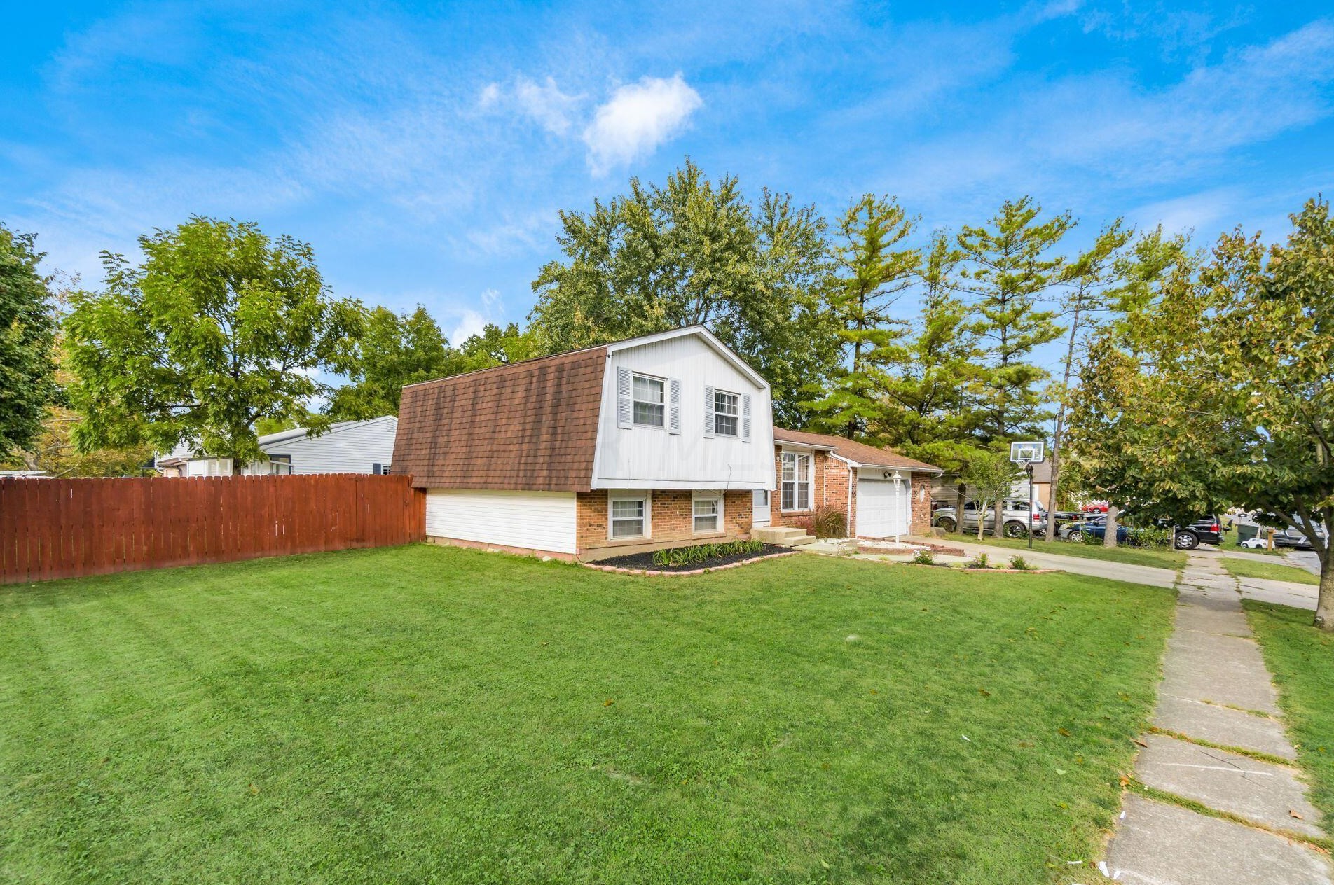 3220 Winding Creek Dr, Columbus, OH 43223-3530