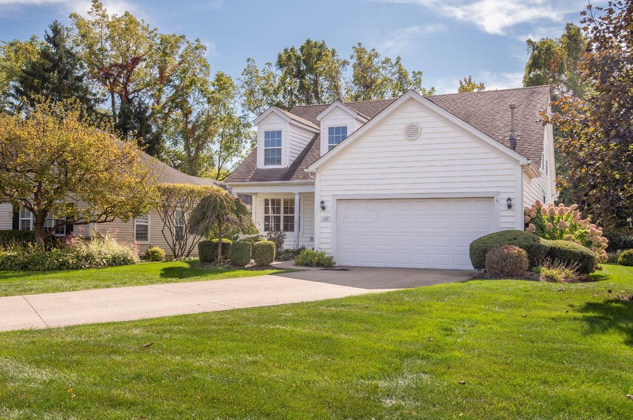 27 Berkshire Commons Dr, Westerville, OH 43082-8273