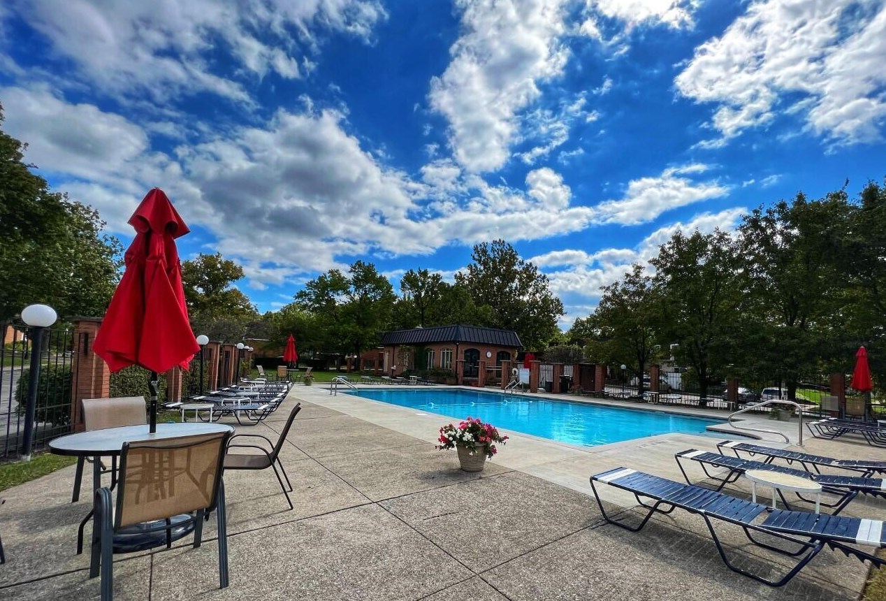 2826 Chateau Cir, Columbus OH 43221-2554 exterior